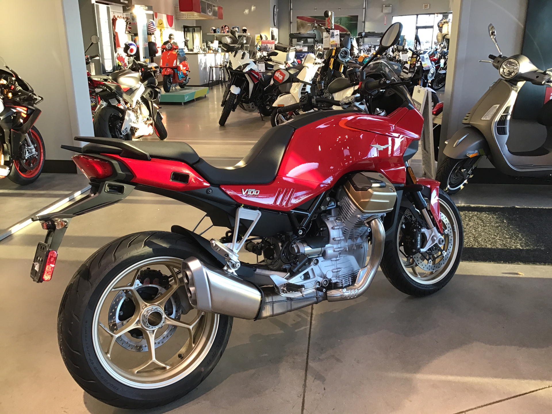 2023 Moto Guzzi V100 Mandello in West Chester, Pennsylvania - Photo 5