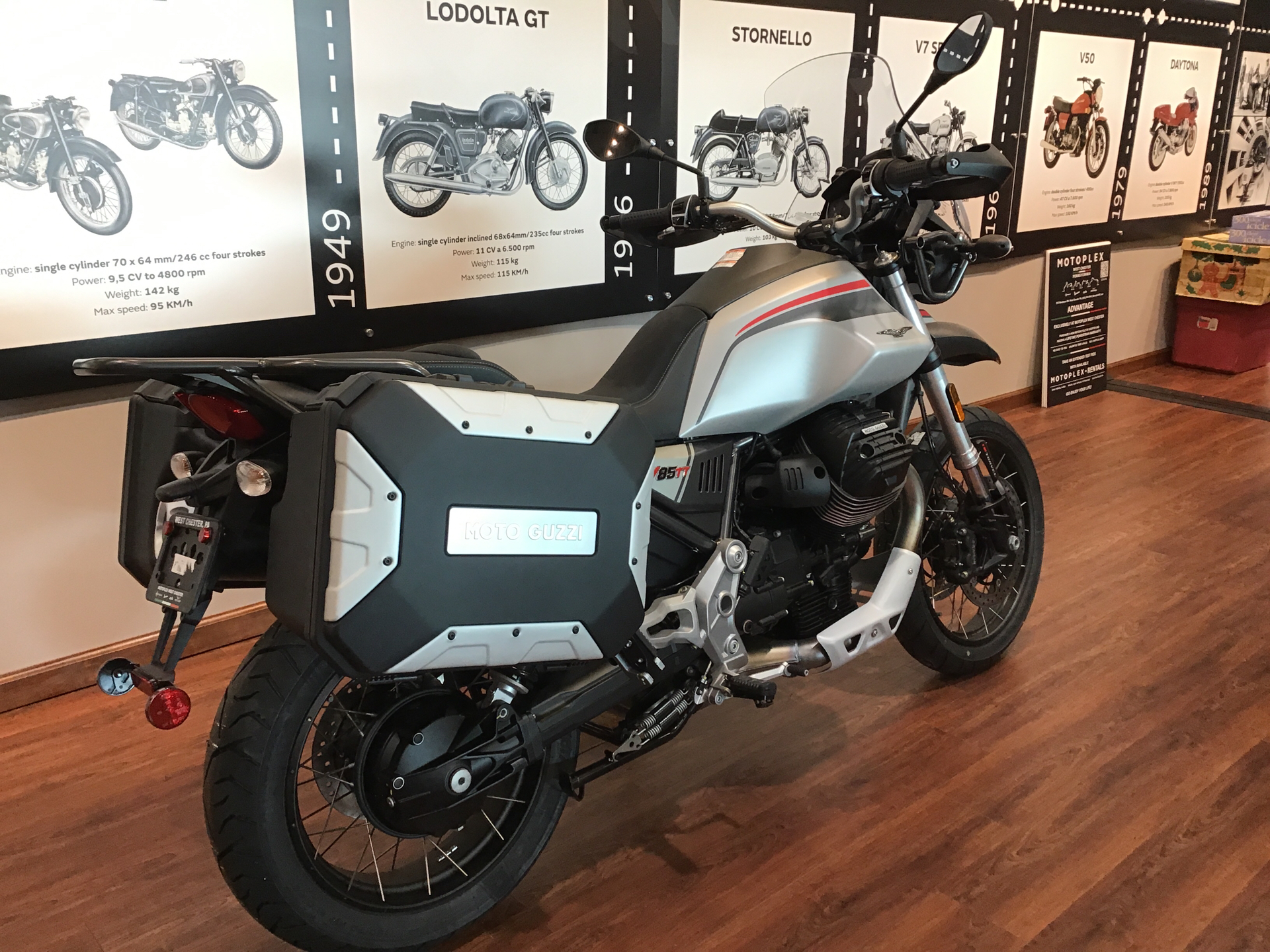 2023 Moto Guzzi V85 TT Travel in West Chester, Pennsylvania - Photo 5