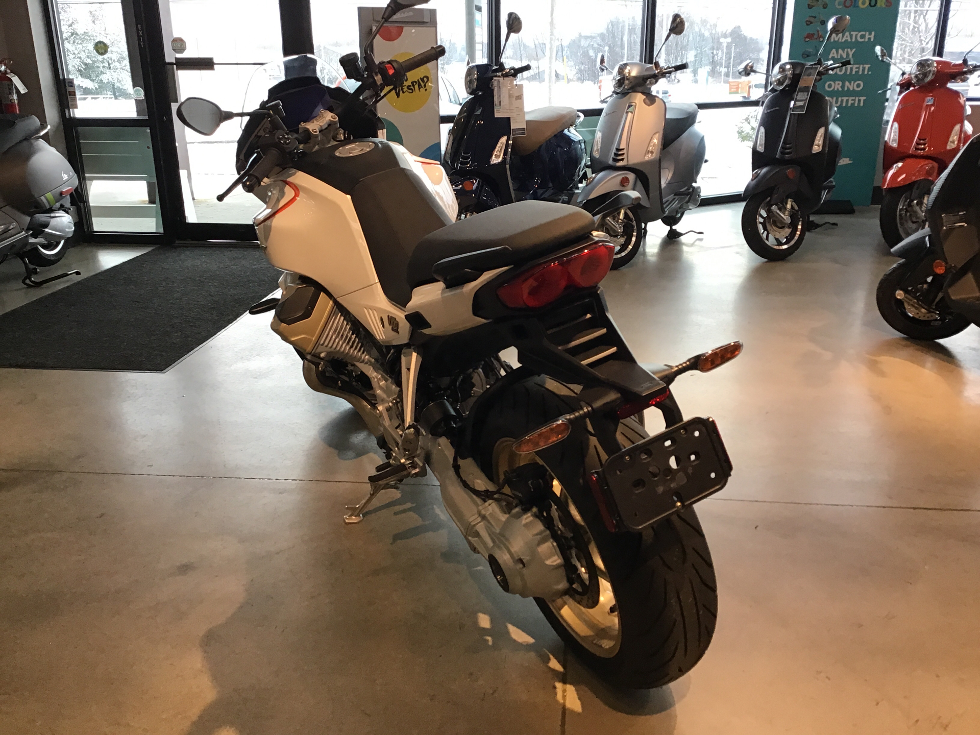 2023 Moto Guzzi V100 Mandello in West Chester, Pennsylvania - Photo 5