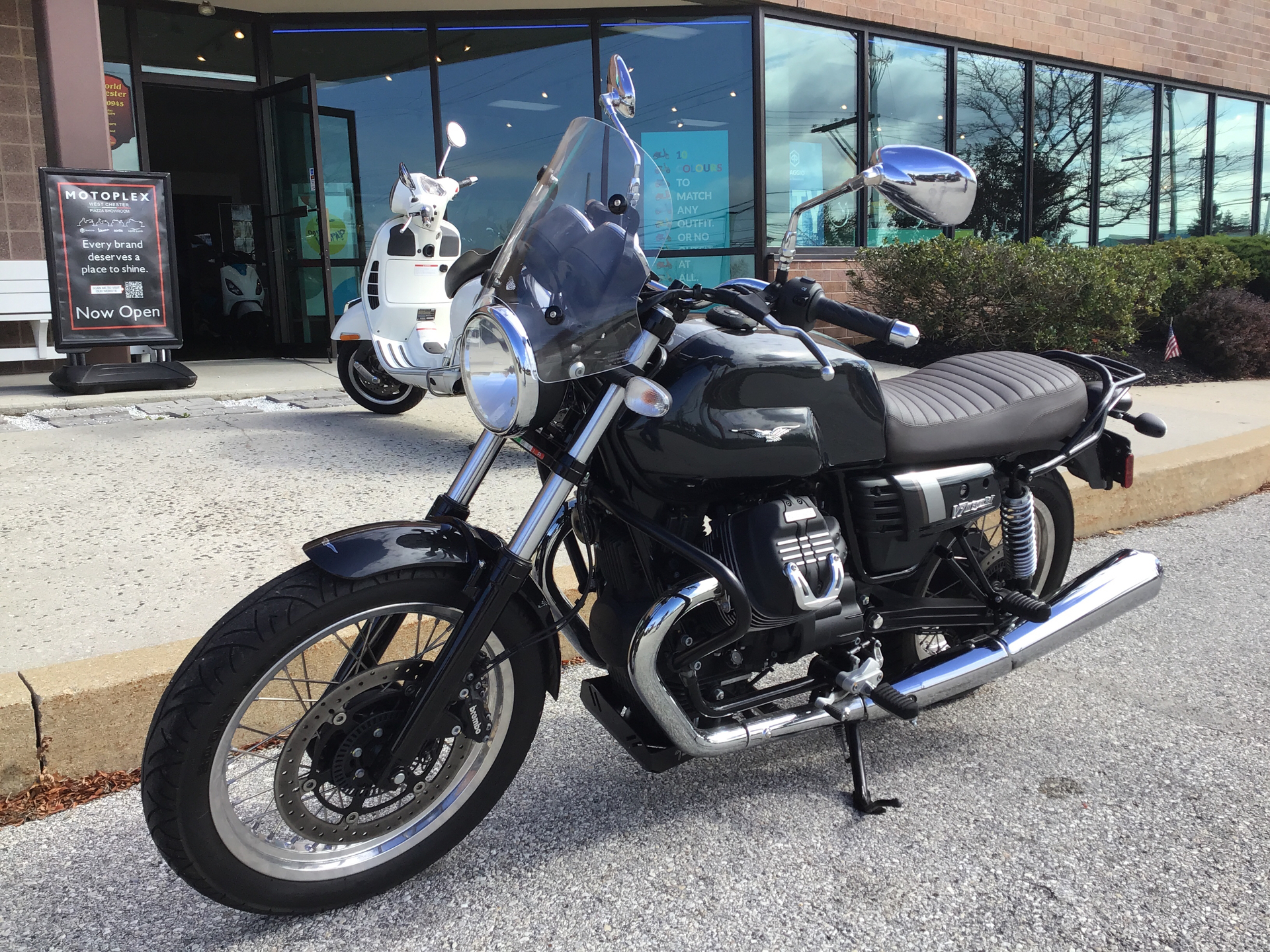 2019 Moto Guzzi V7 III Special in West Chester, Pennsylvania - Photo 2