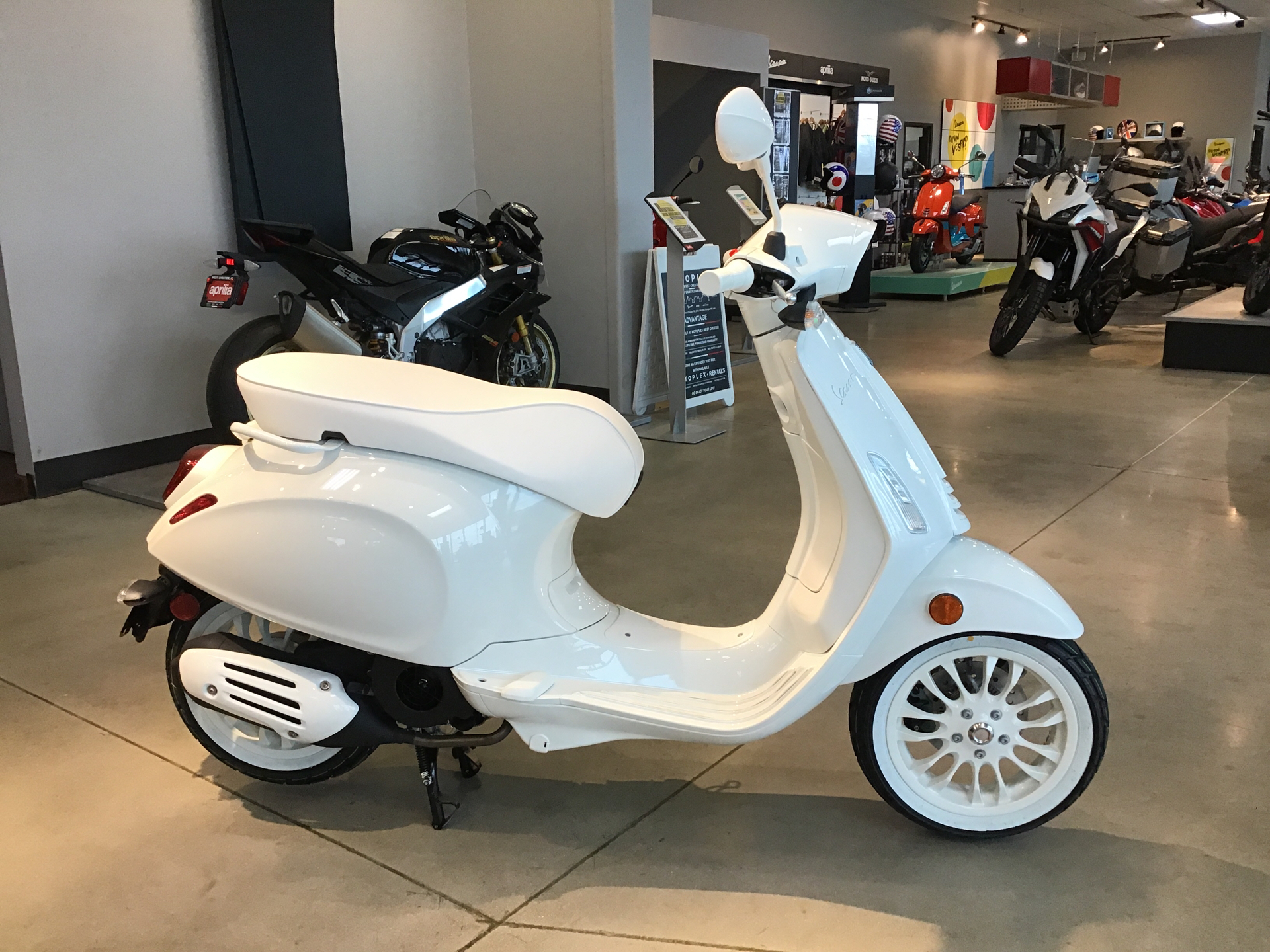 2022 Vespa Sprint 150 Justin Bieber x Vespa in West Chester, Pennsylvania - Photo 3