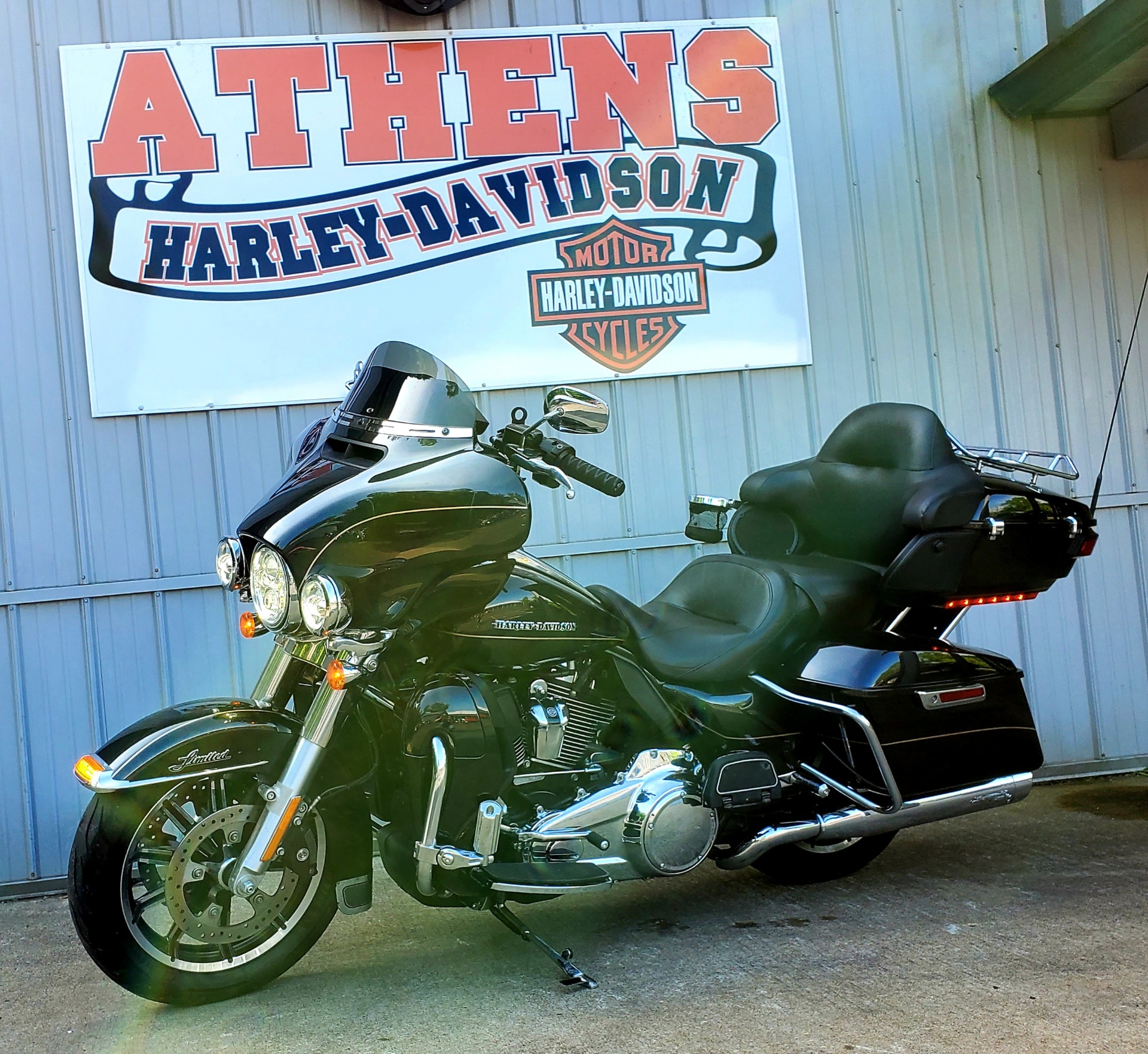 2017 Harley-Davidson Ultra Limited in Athens, Ohio - Photo 2