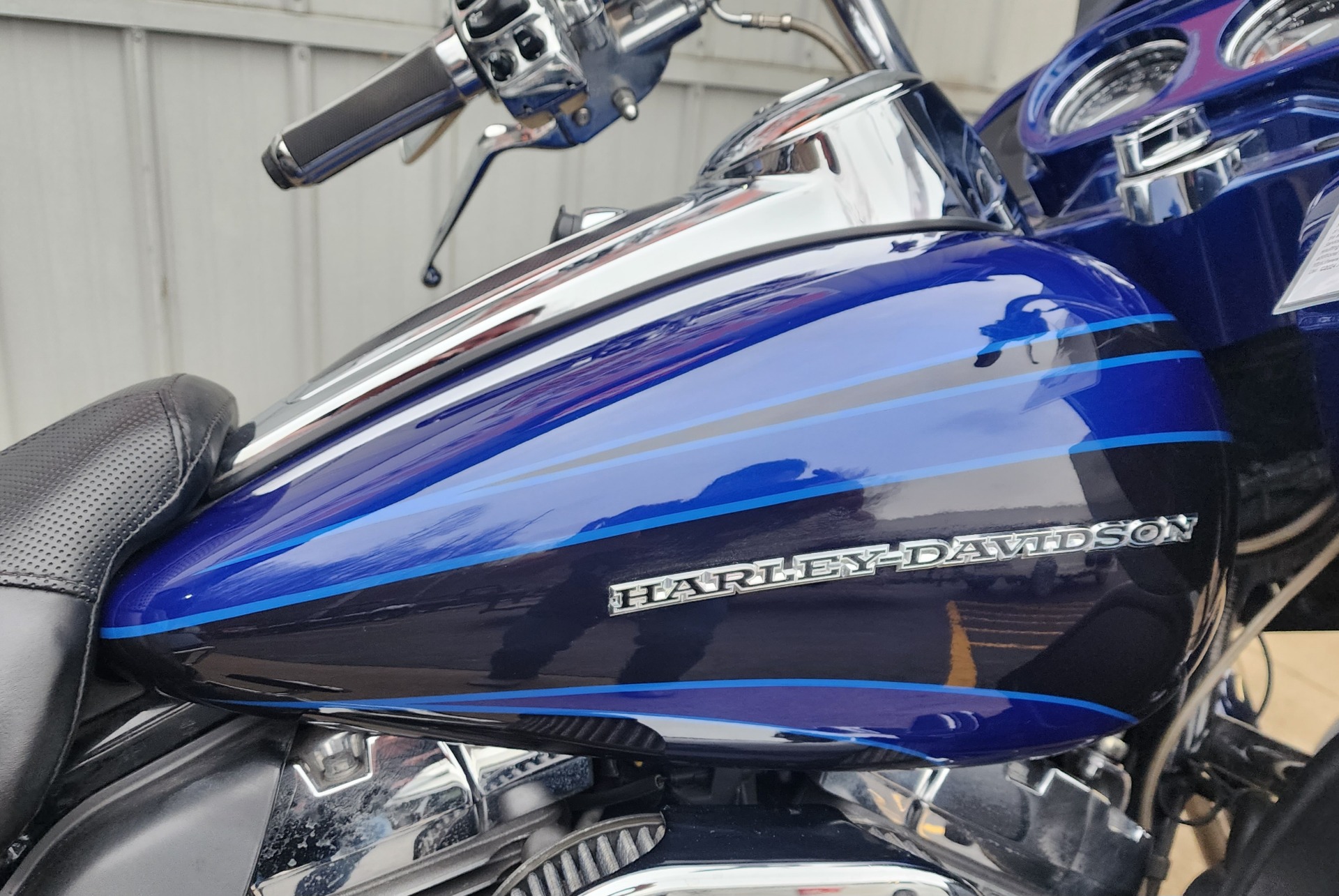 2015 Harley-Davidson CVO™ Road Glide® Ultra in Athens, Ohio - Photo 6