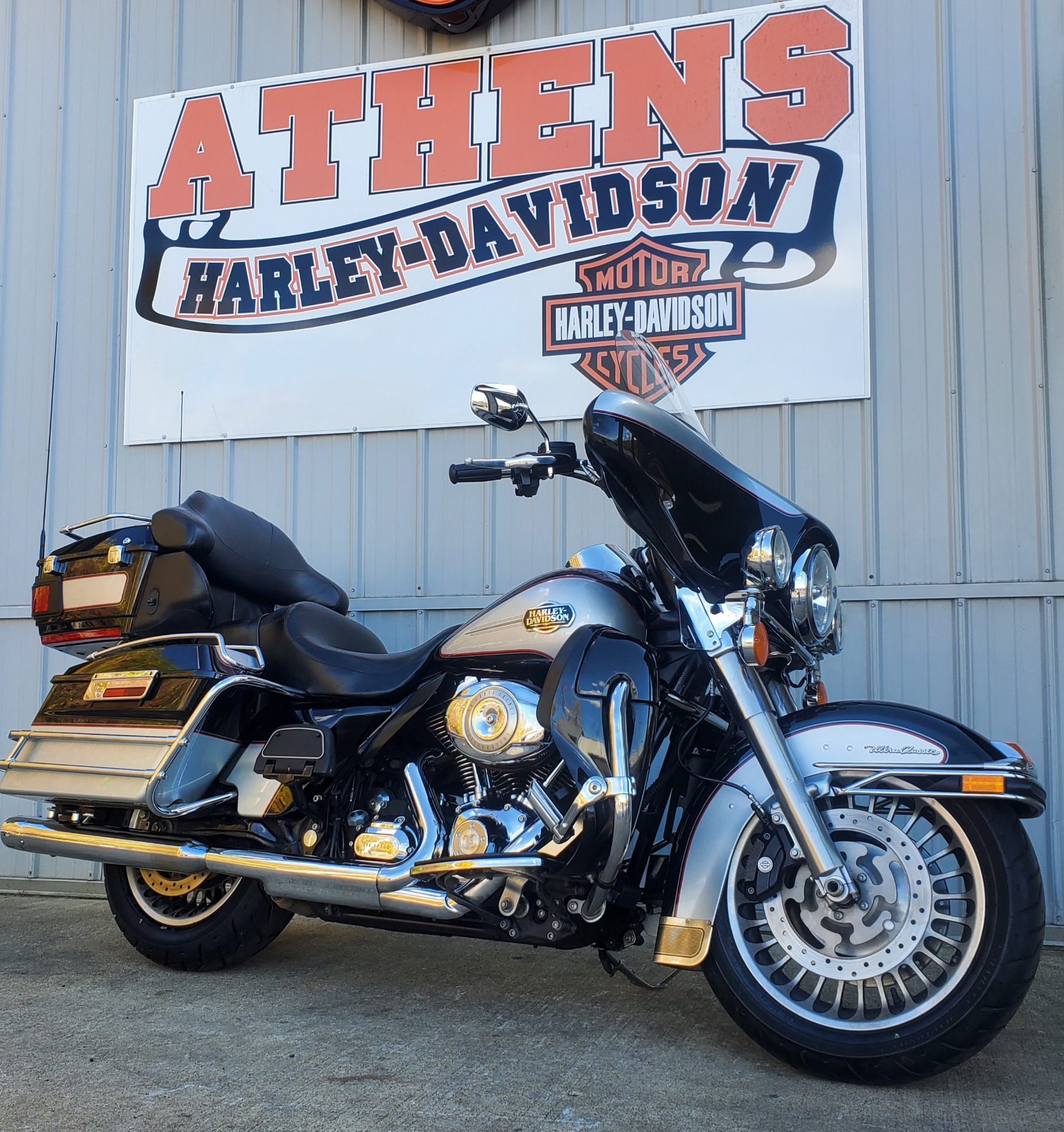 2010 Harley-Davidson Ultra Classic® Electra Glide® in Athens, Ohio - Photo 1
