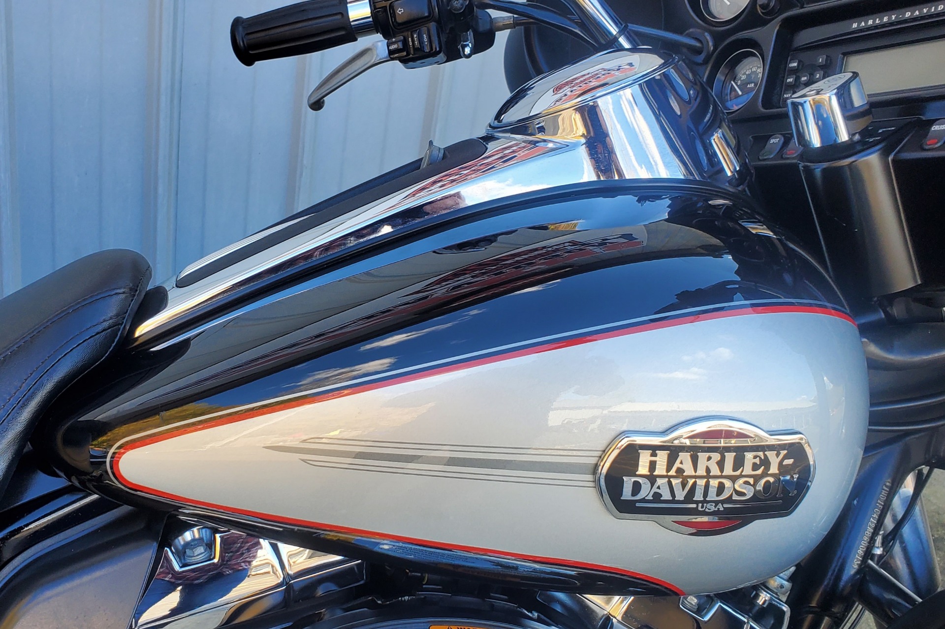 2010 Harley-Davidson Ultra Classic® Electra Glide® in Athens, Ohio - Photo 4