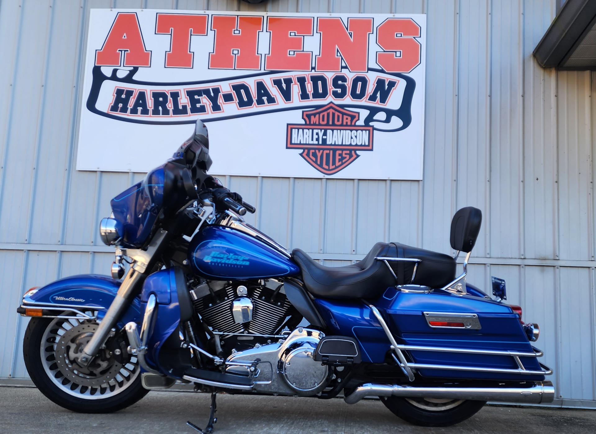 2010 Harley-Davidson Ultra Classic® Electra Glide® in Athens, Ohio - Photo 2