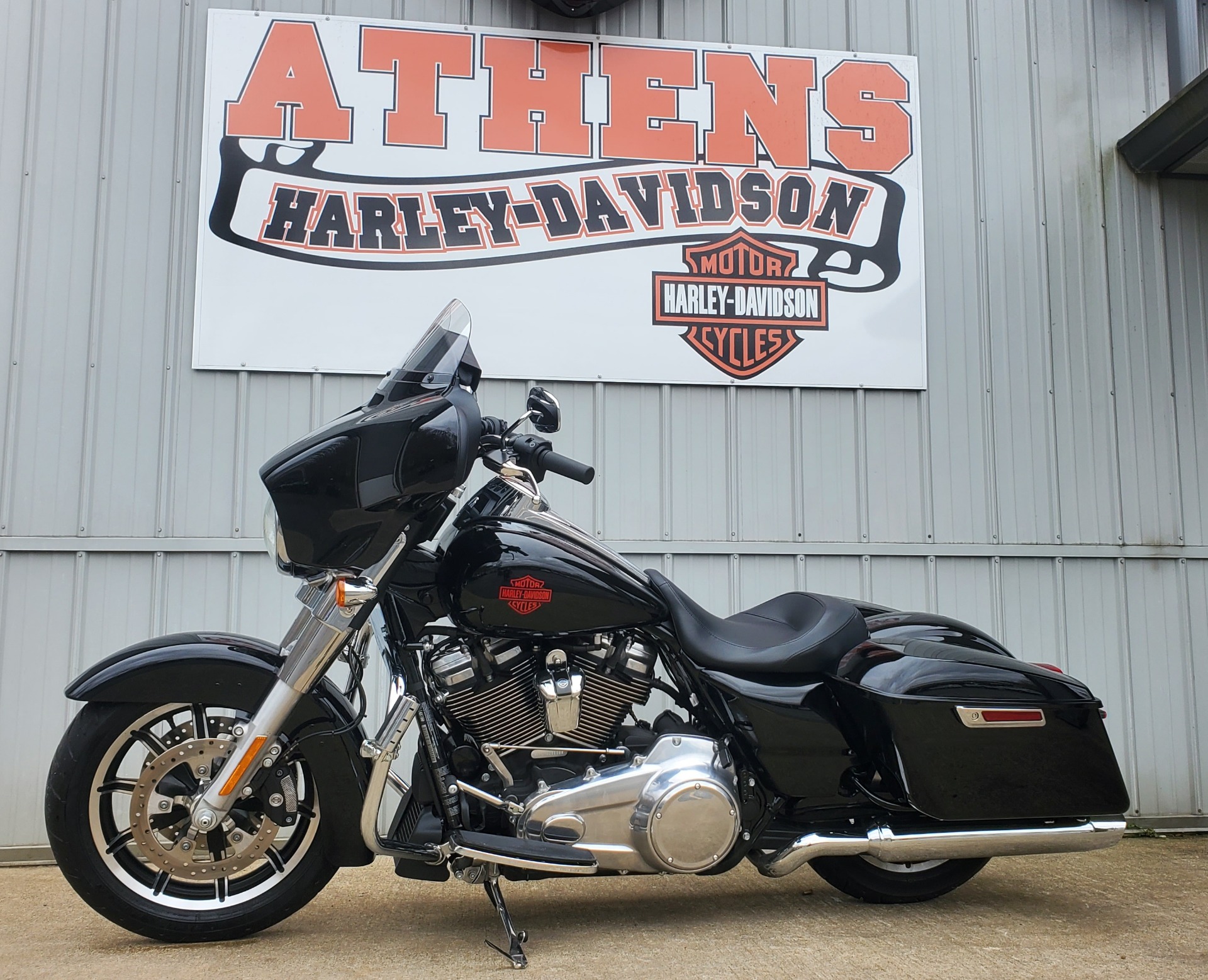 2021 Harley-Davidson Electra Glide® Standard in Athens, Ohio - Photo 2