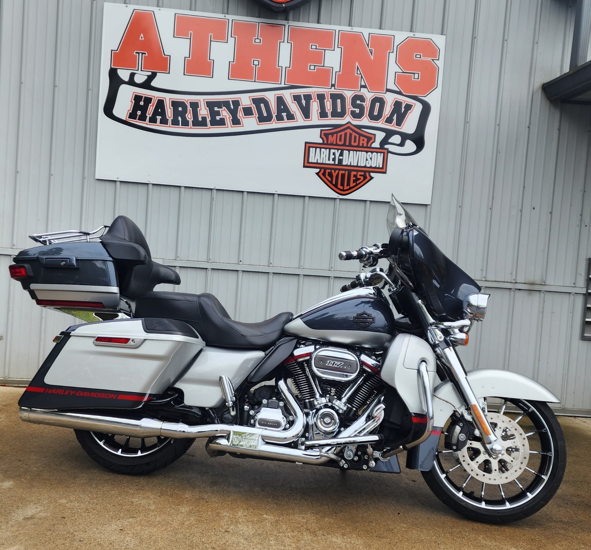 2019 Harley-Davidson CVO™ Street Glide® in Athens, Ohio - Photo 1