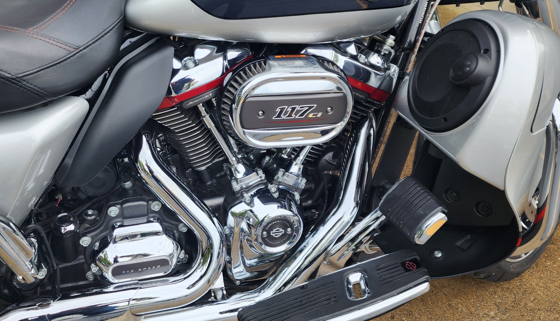 2019 Harley-Davidson CVO™ Street Glide® in Athens, Ohio - Photo 7