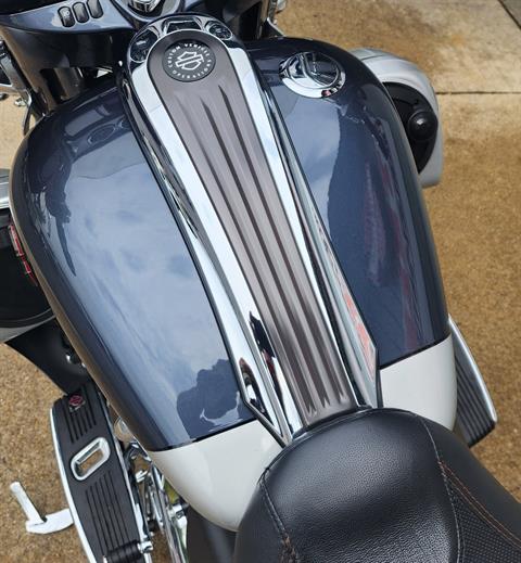 2019 Harley-Davidson CVO™ Street Glide® in Athens, Ohio - Photo 6