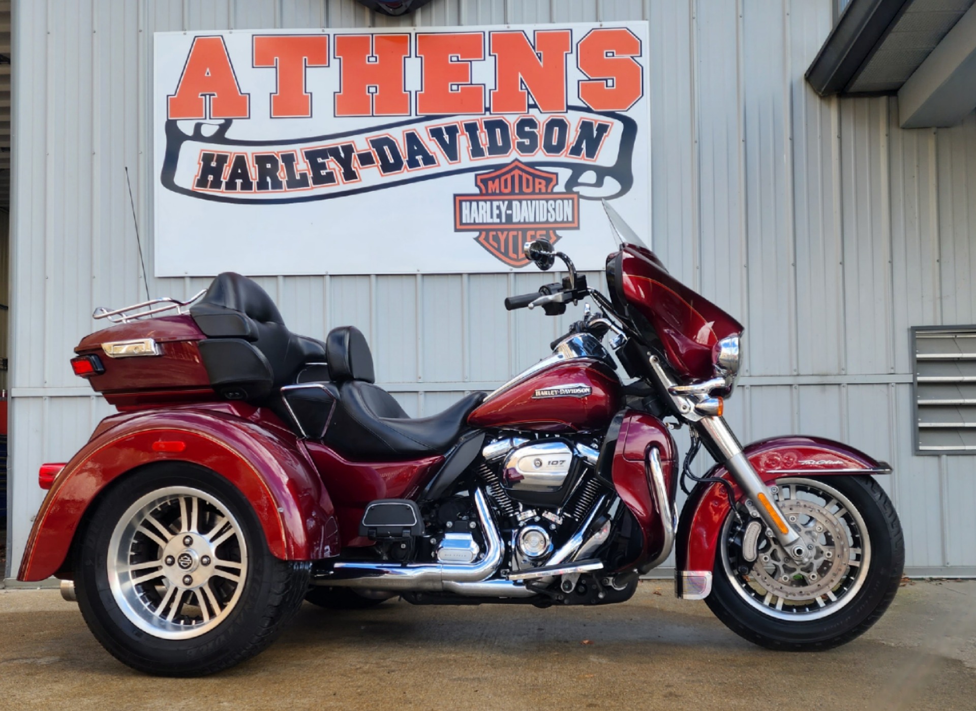 2017 Harley-Davidson Tri Glide® Ultra in Athens, Ohio - Photo 1
