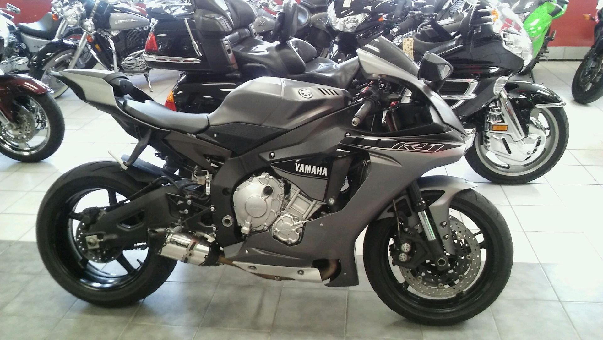 2016 Yamaha YZF-R1S in New Haven, Connecticut