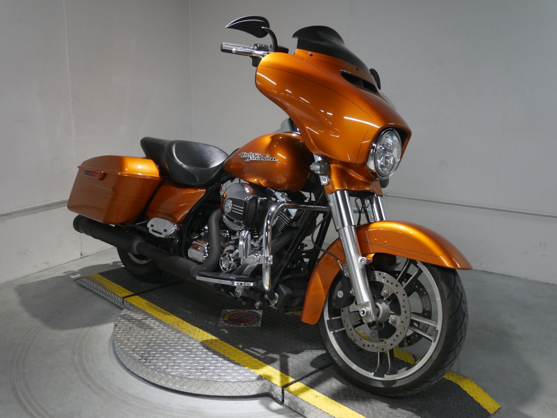 Used 2015 Harley Davidson Street Glide Special Amber Whiskey Motorcycles In Dubuque Ia 676092