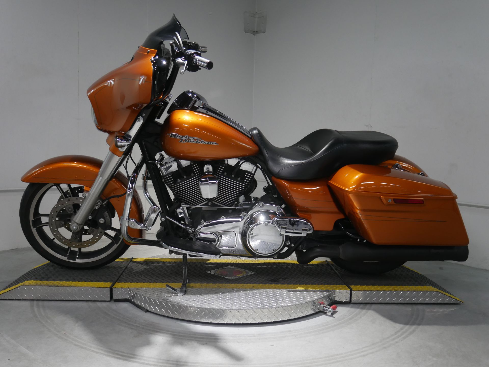 Used 2015 Harley Davidson Street Glide Special Amber Whiskey Motorcycles In Dubuque Ia 676092