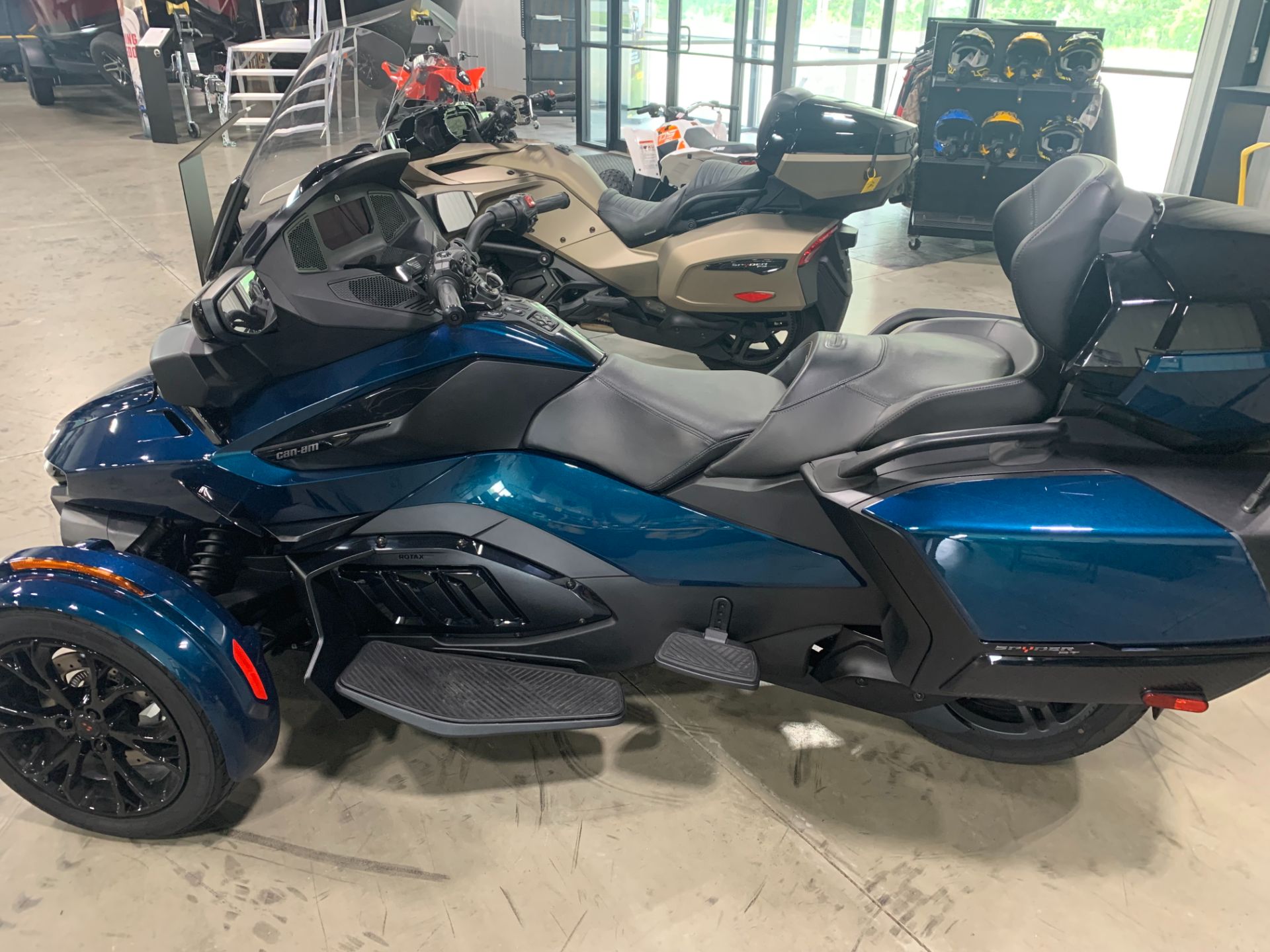 2020 Can-Am Spyder RT Limited in Huron, Ohio - Photo 2