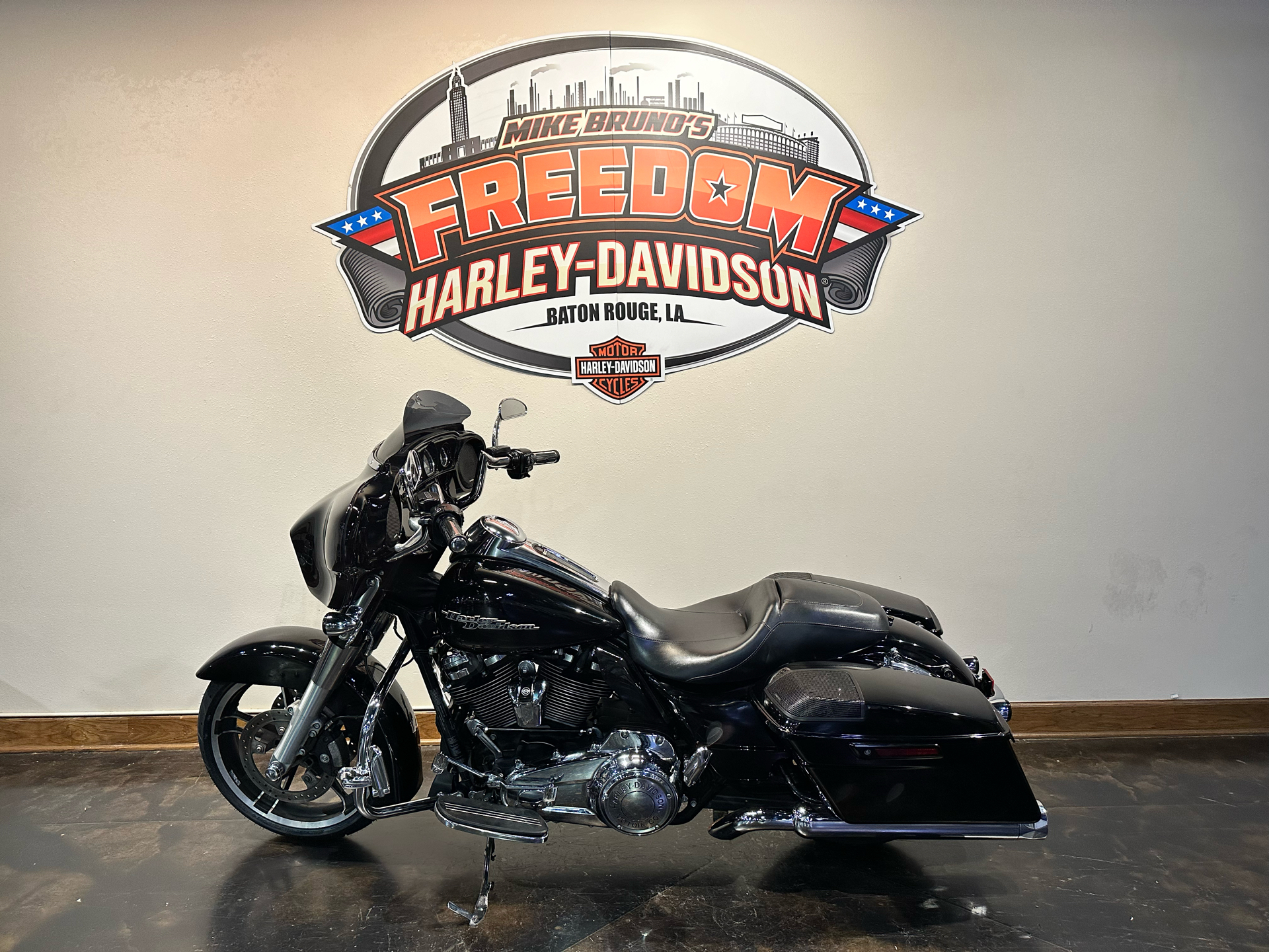 2017 Harley-Davidson Street Glide® Special in Baton Rouge, Louisiana - Photo 2