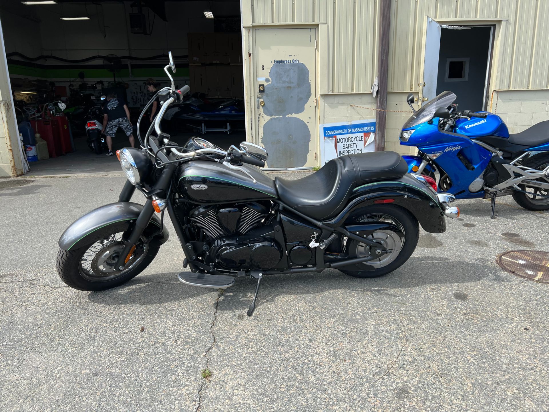 2017 Kawasaki Vulcan 900 Classic in Plymouth, Massachusetts - Photo 2