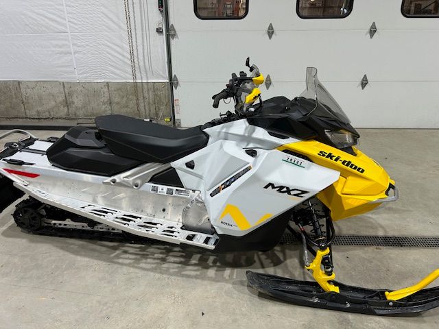 2023 Ski-Doo MXZ Neo 600 EFI ES Cobra 1.0 in Chester, Vermont - Photo 2