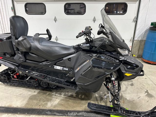 2022 Ski-Doo Grand Touring Limited 900 ACE ES RipSaw 1.25 in Chester, Vermont - Photo 1