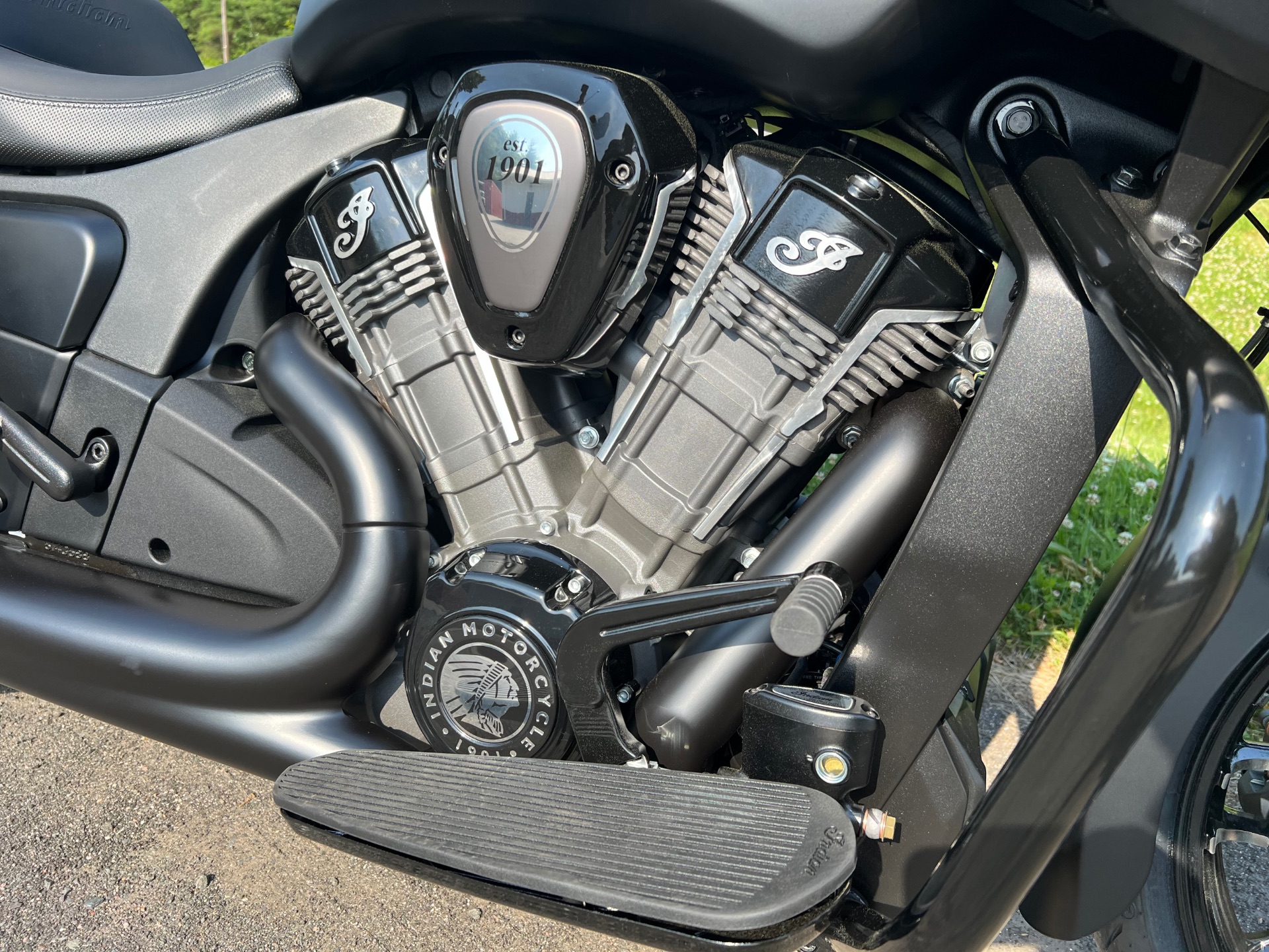 2024 Indian Motorcycle Challenger® Dark Horse® with PowerBand Audio Package in Westfield, Massachusetts - Photo 5