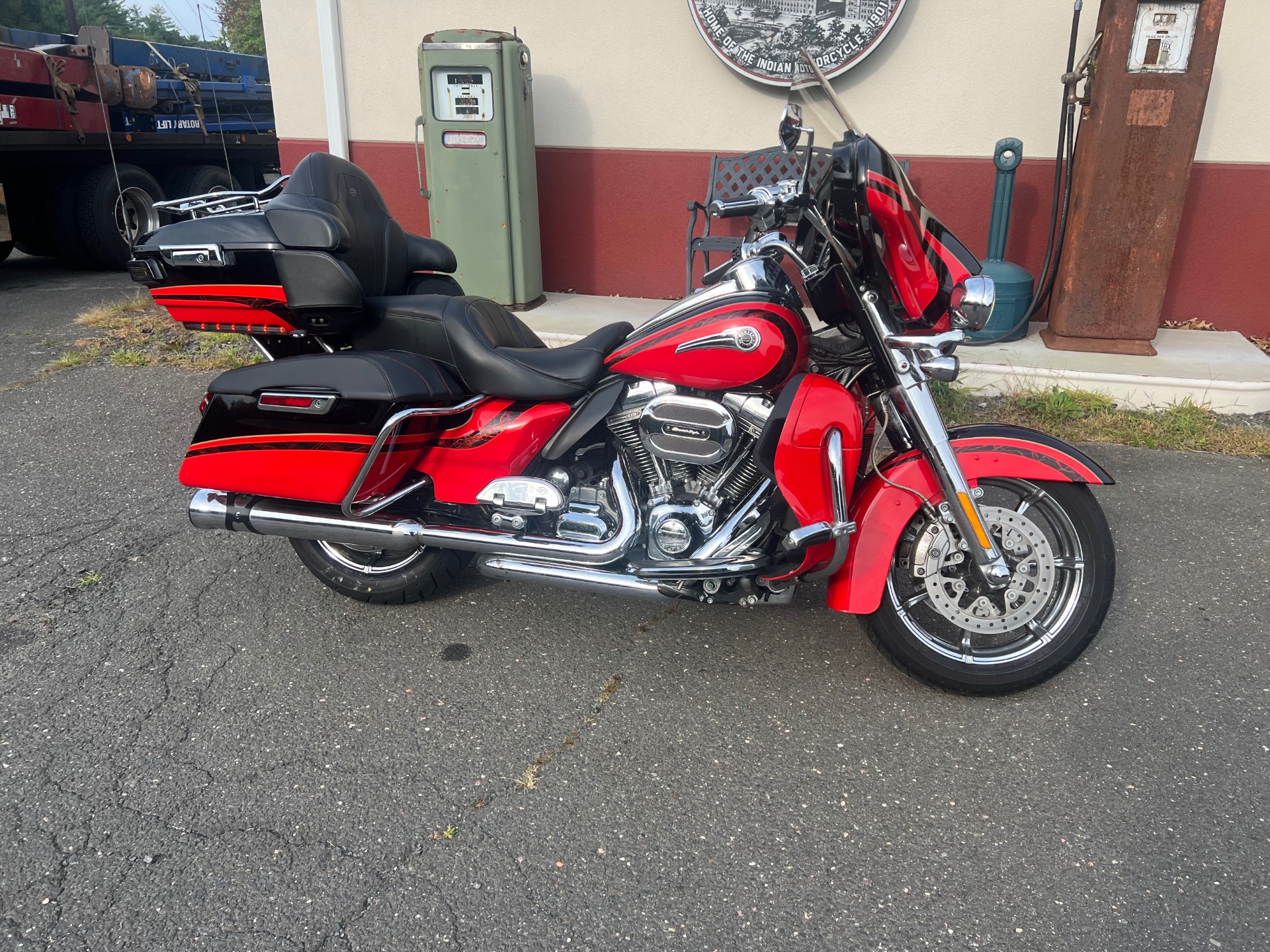 2016 Harley-Davidson CVO™ Limited in Westfield, Massachusetts - Photo 1