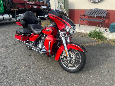 2016 Harley-Davidson CVO™ Limited in Westfield, Massachusetts - Photo 6