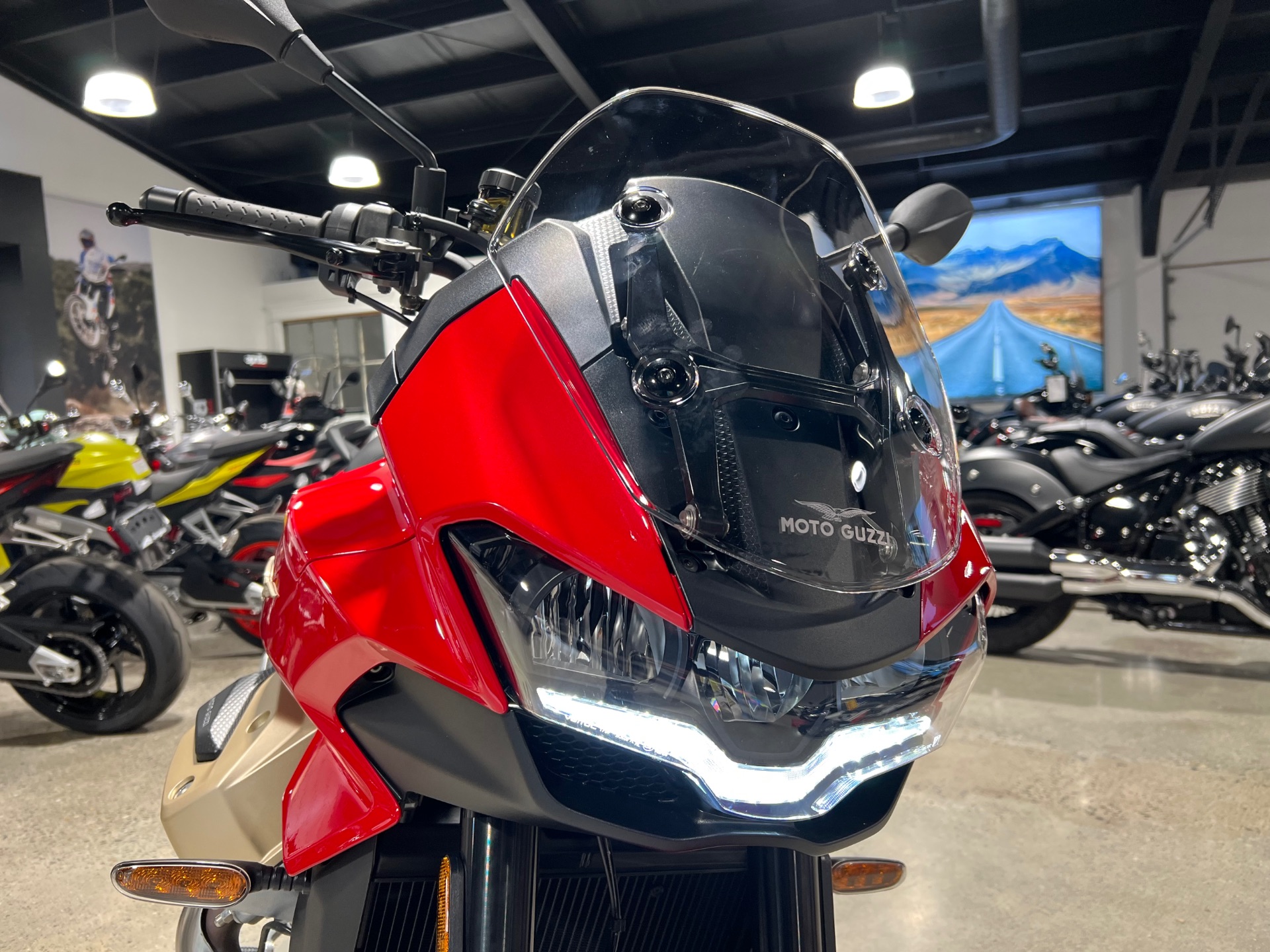 2023 Moto Guzzi V100 Mandello in Westfield, Massachusetts - Photo 3