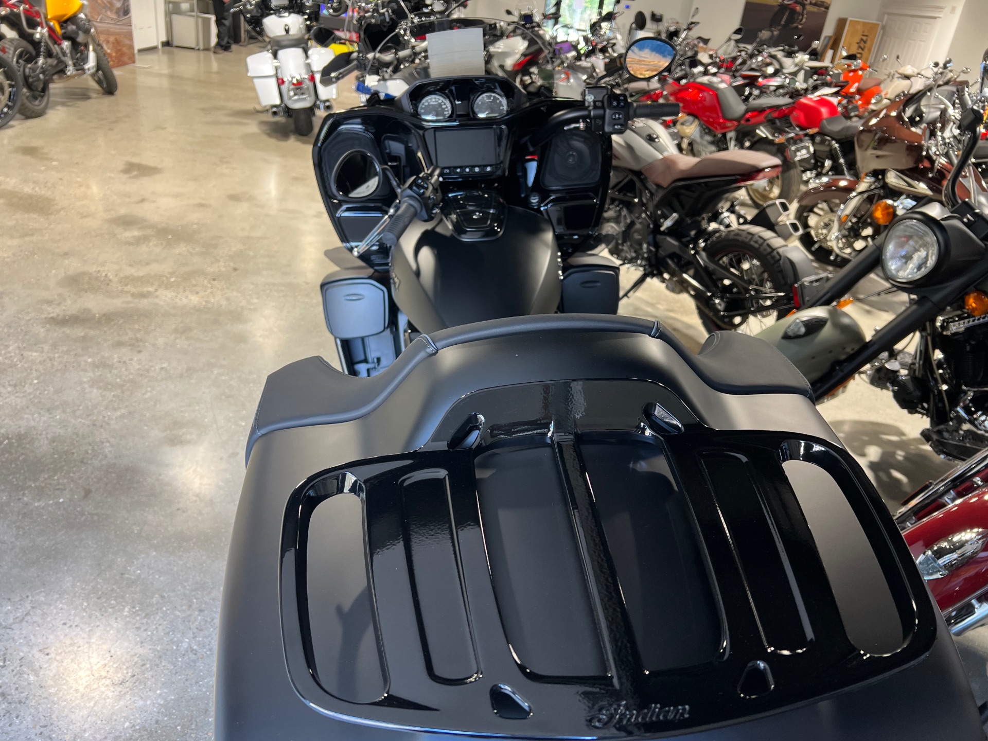 2024 Indian Motorcycle Pursuit® Dark Horse® with PowerBand Audio Package in Westfield, Massachusetts - Photo 10