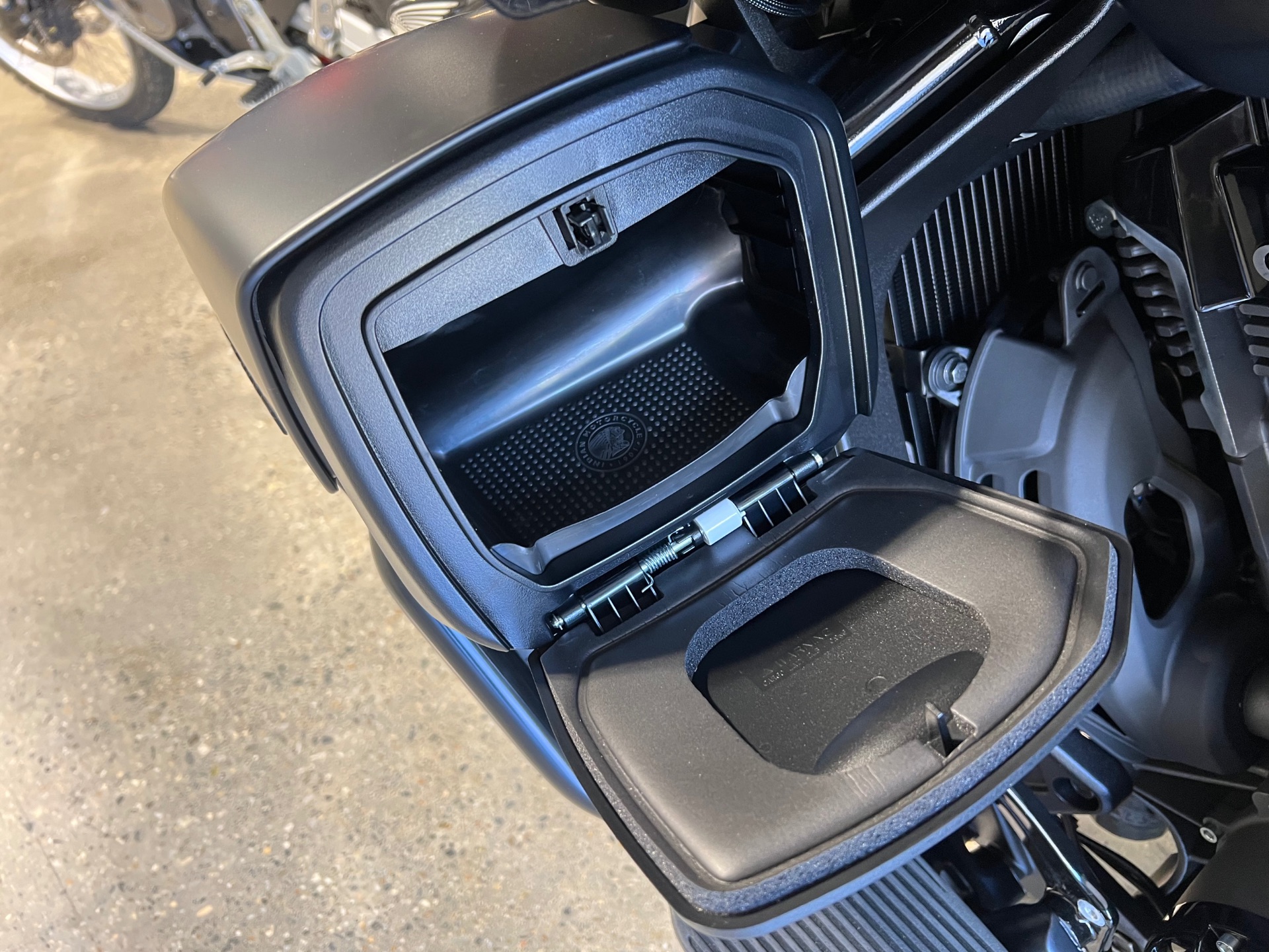 2024 Indian Motorcycle Pursuit® Dark Horse® with PowerBand Audio Package in Westfield, Massachusetts - Photo 20
