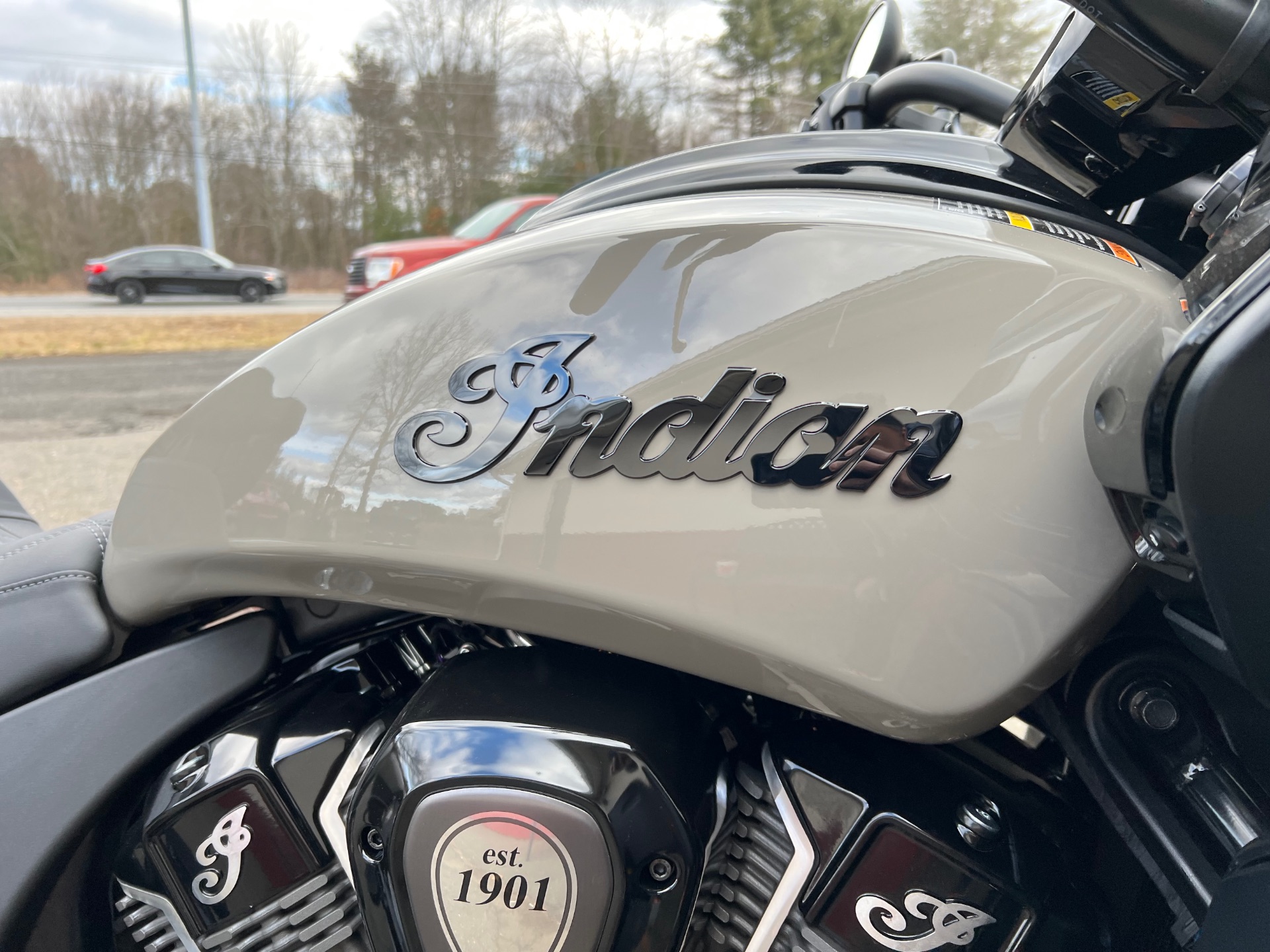 2023 Indian Motorcycle Pursuit® Dark Horse® Icon with Premium Package in Westfield, Massachusetts - Photo 2