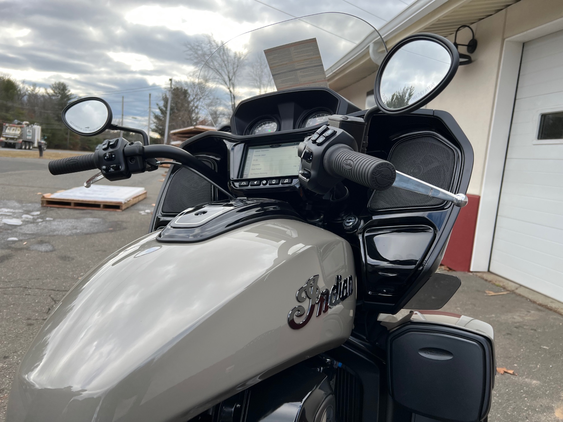 2023 Indian Motorcycle Pursuit® Dark Horse® Icon with Premium Package in Westfield, Massachusetts - Photo 6