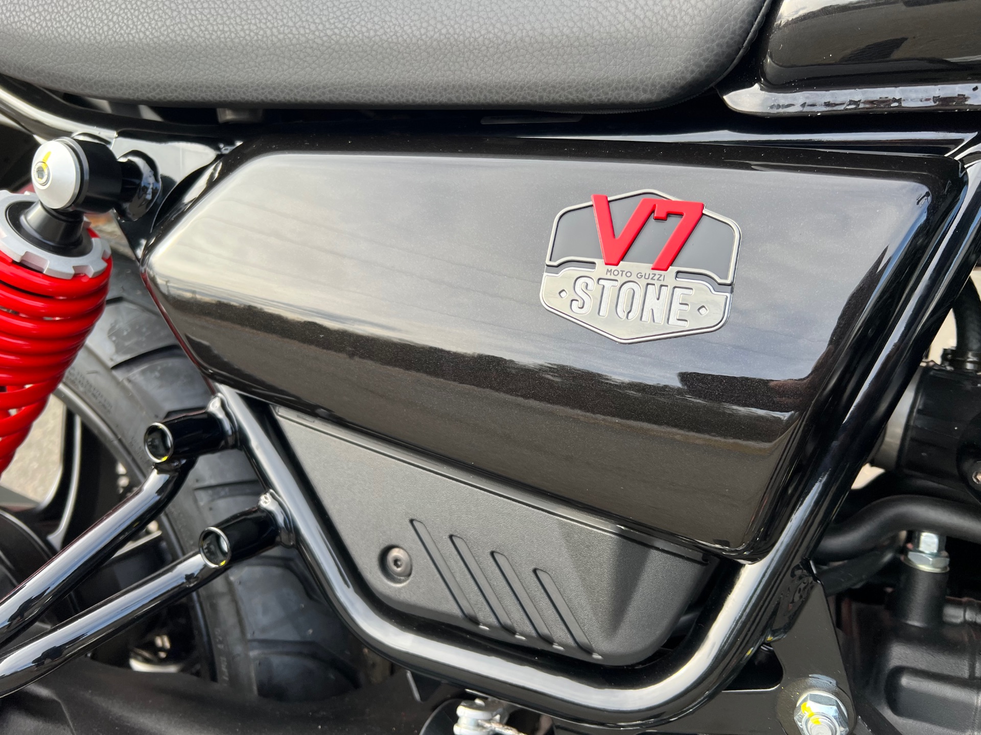2023 Moto Guzzi V7 STONE SPECIAL EDITION in Westfield, Massachusetts - Photo 7