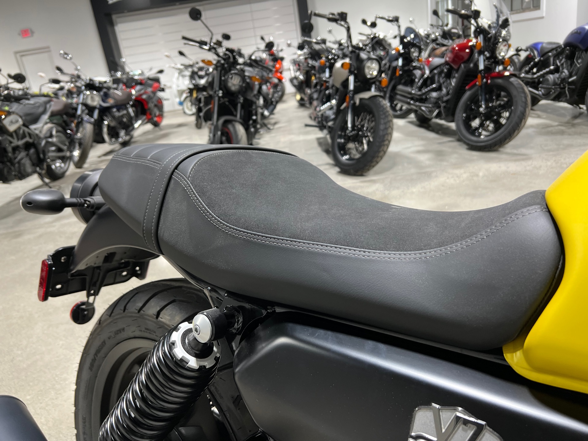 2022 Moto Guzzi V7 Stone E5 in Westfield, Massachusetts - Photo 3