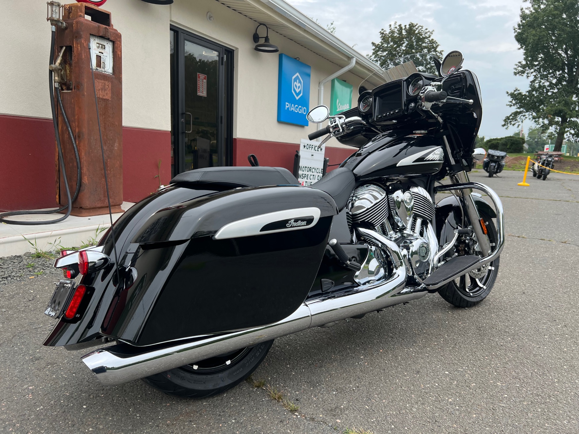 2023 Indian Motorcycle Chieftain® Limited in Westfield, Massachusetts - Photo 8