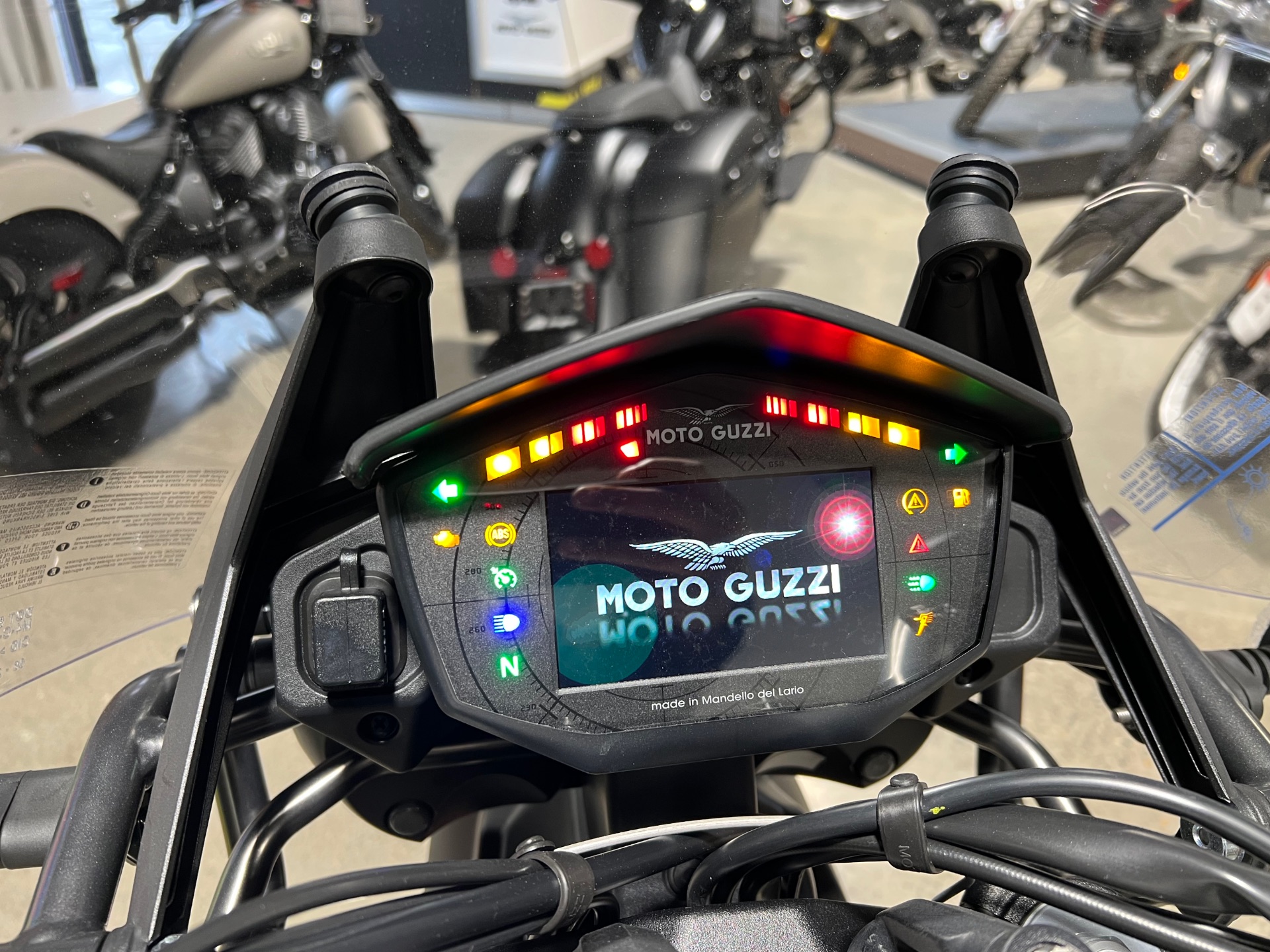 2023 Moto Guzzi V85 TT Travel in Westfield, Massachusetts - Photo 7