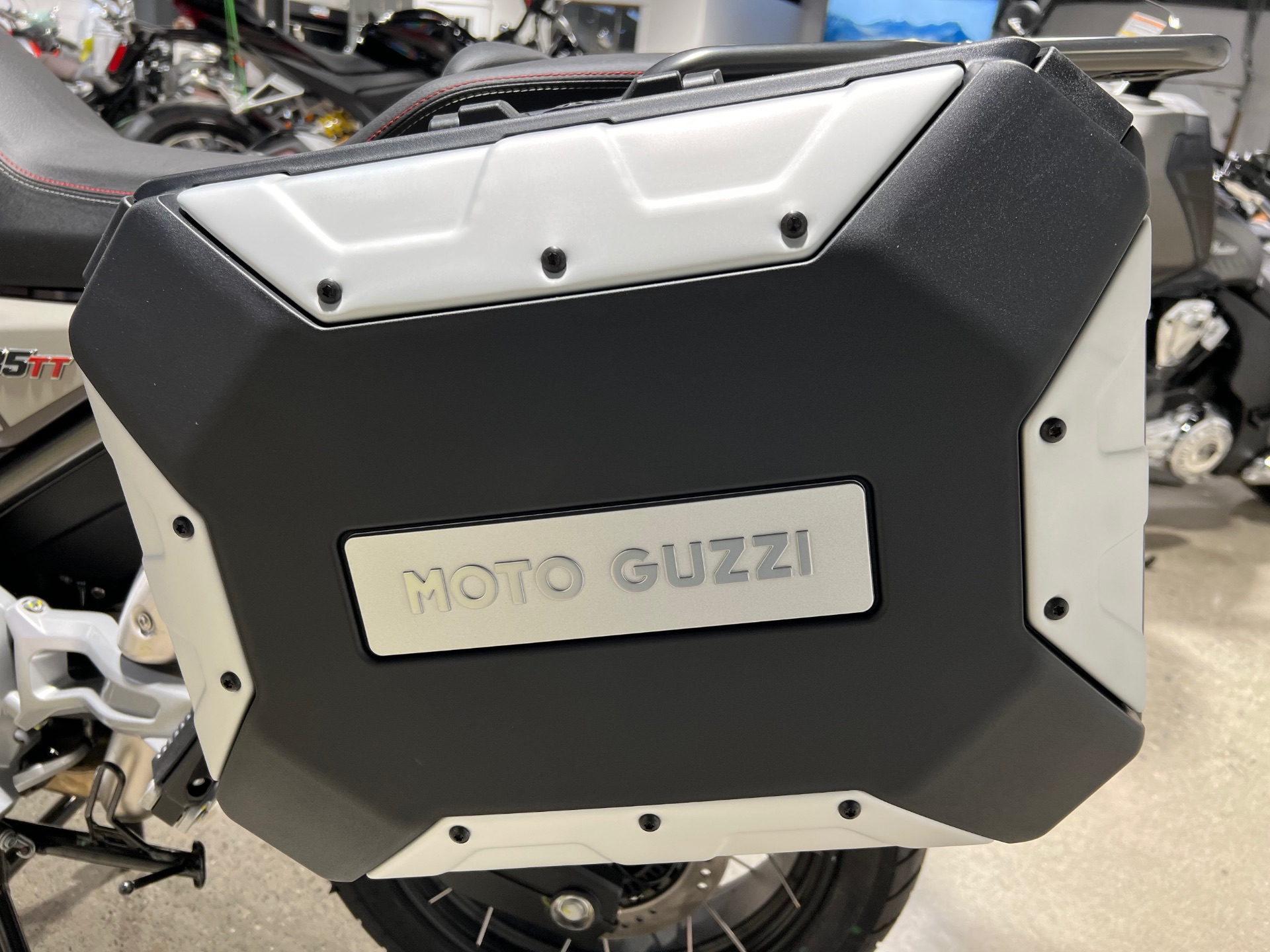 2023 Moto Guzzi V85 TT Travel in Westfield, Massachusetts - Photo 9