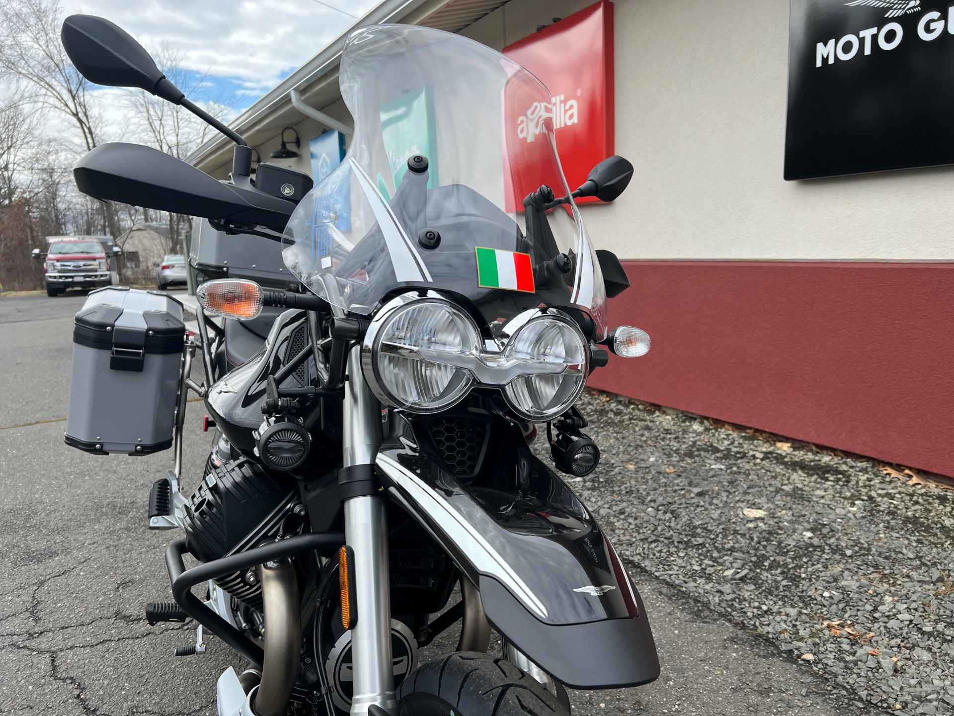 2023 Moto Guzzi V85 TT Guardia D’onore in Westfield, Massachusetts - Photo 3