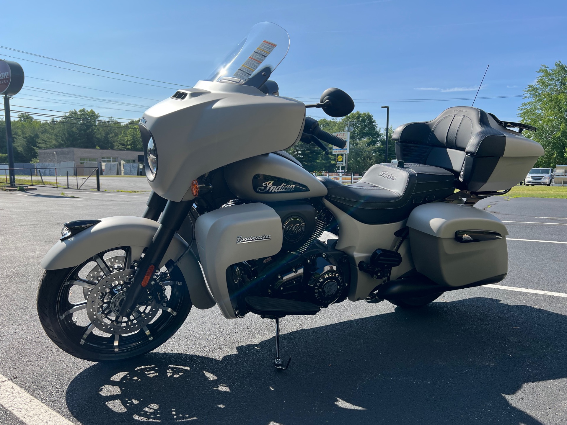 2023 Indian Motorcycle Roadmaster® Dark Horse® in Westfield, Massachusetts - Photo 13