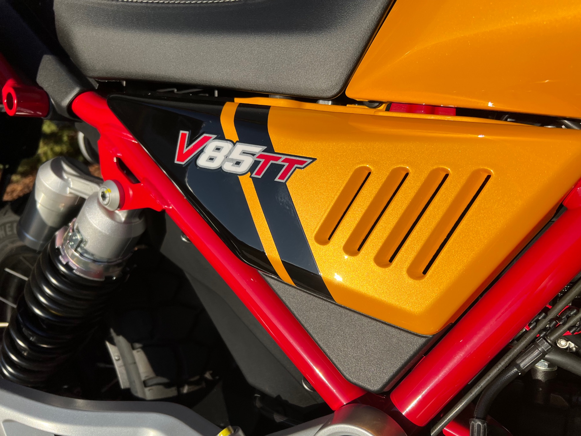 2022 Moto Guzzi V85 TT Adventure E5 in Westfield, Massachusetts - Photo 7