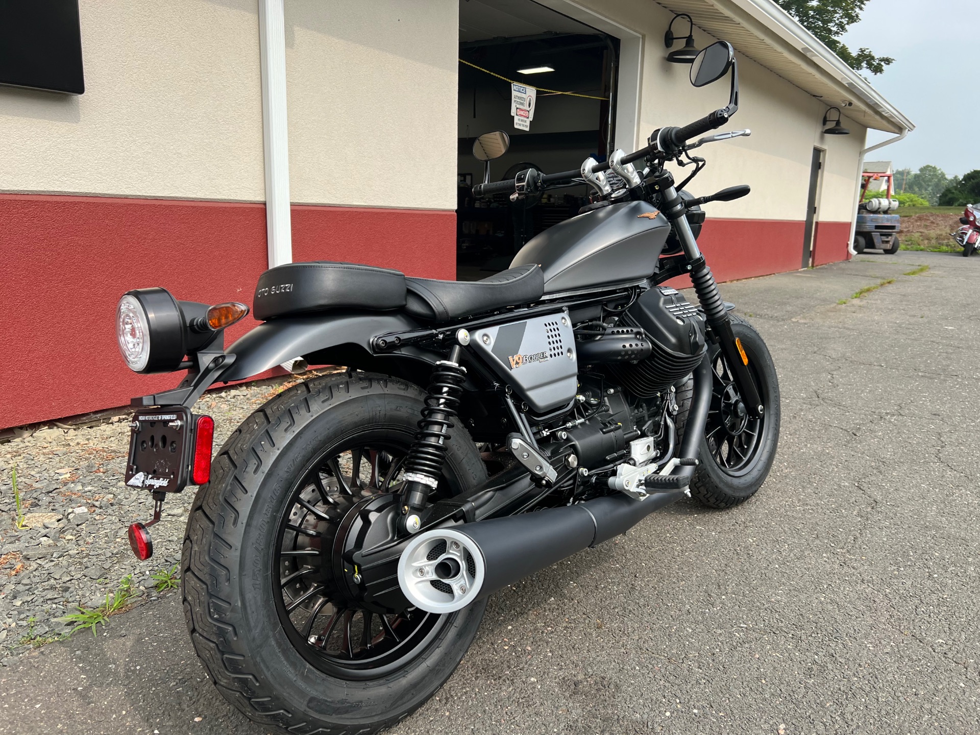 2023 Moto Guzzi V9 Bobber Special Edition in Westfield, Massachusetts - Photo 9