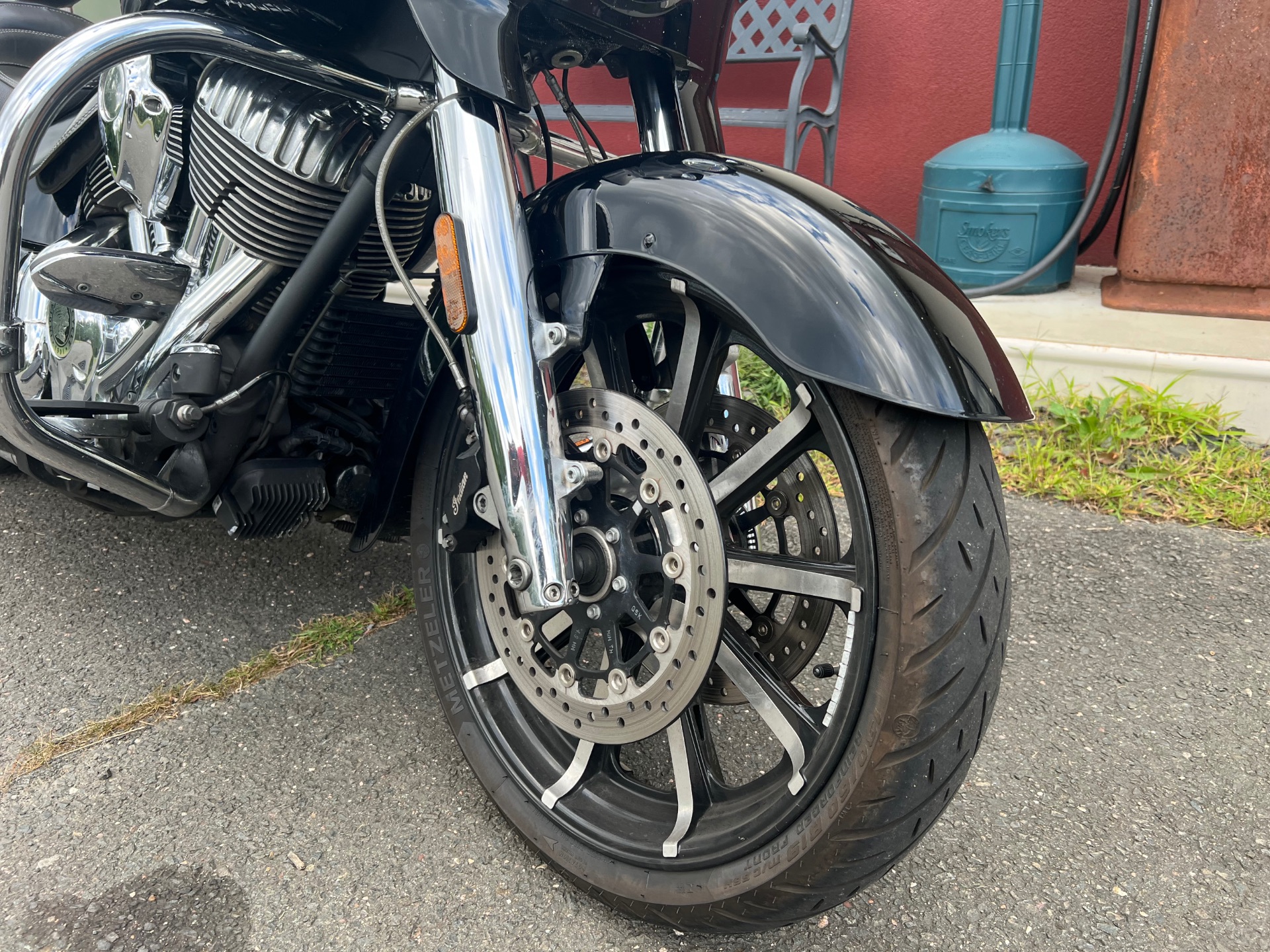 2017 Indian Motorcycle Chieftain® Limited in Westfield, Massachusetts - Photo 2