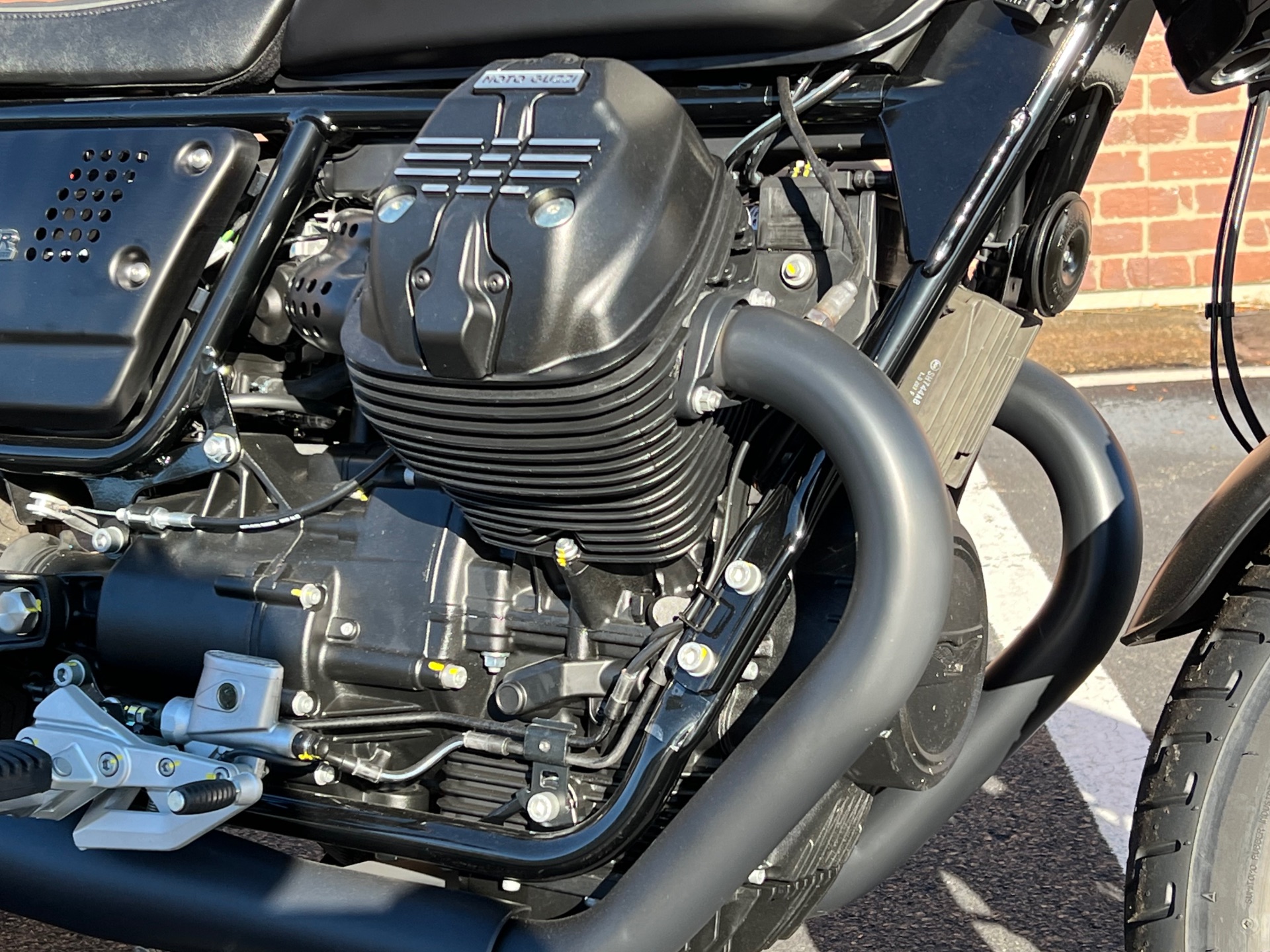 2022 Moto Guzzi V9 Bobber in Westfield, Massachusetts - Photo 6