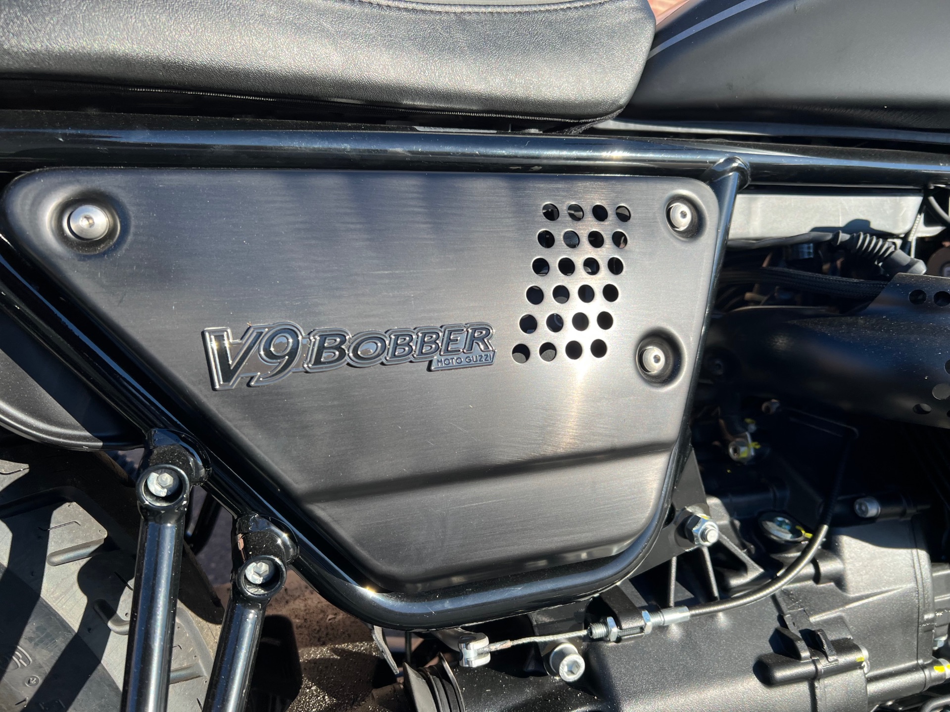 2022 Moto Guzzi V9 Bobber in Westfield, Massachusetts - Photo 10