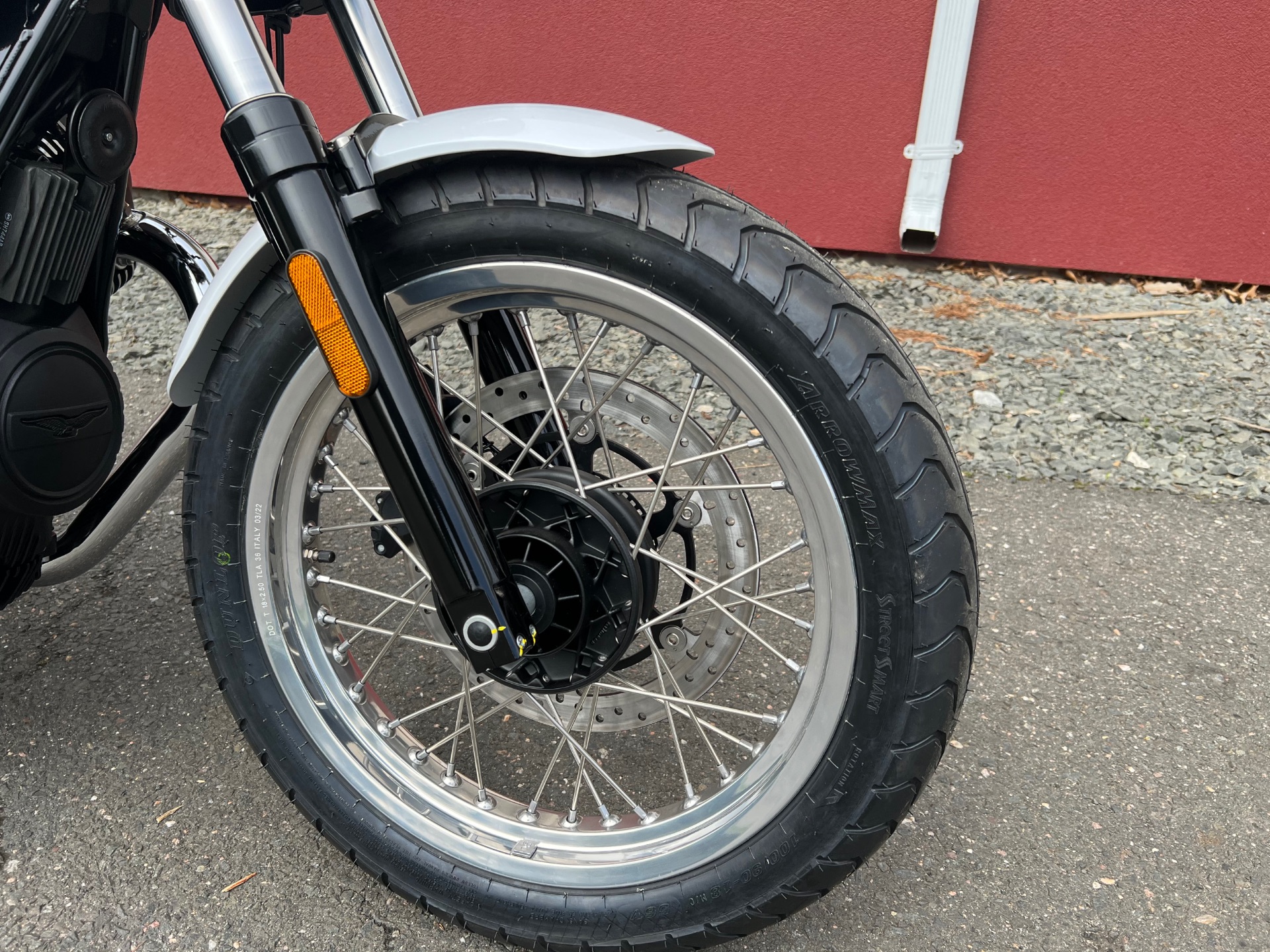2023 Moto Guzzi V7 Special in Westfield, Massachusetts - Photo 2