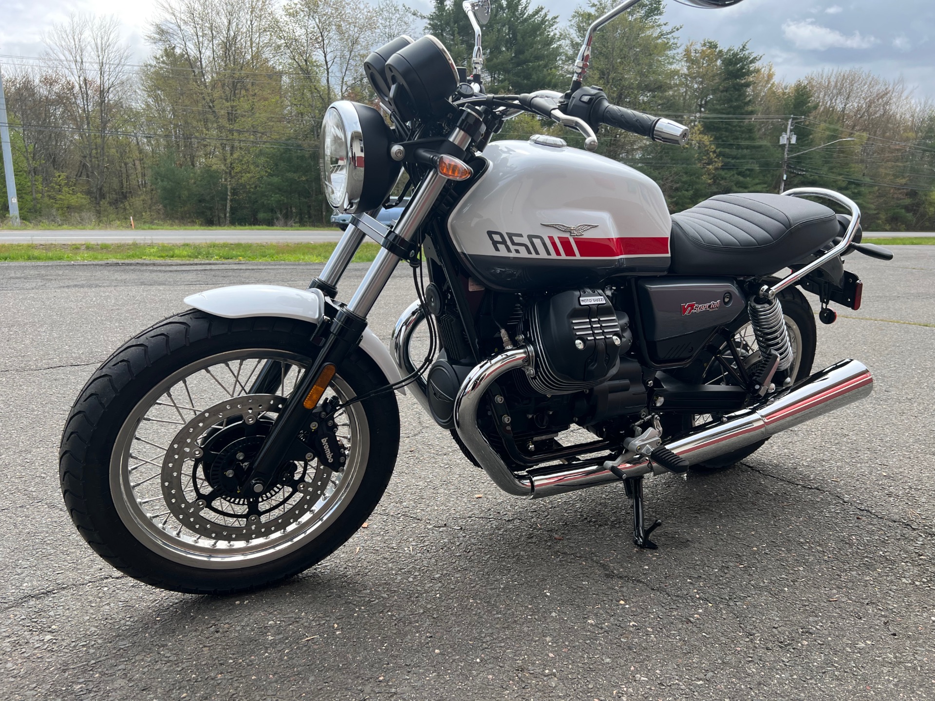 2023 Moto Guzzi V7 Special in Westfield, Massachusetts - Photo 12
