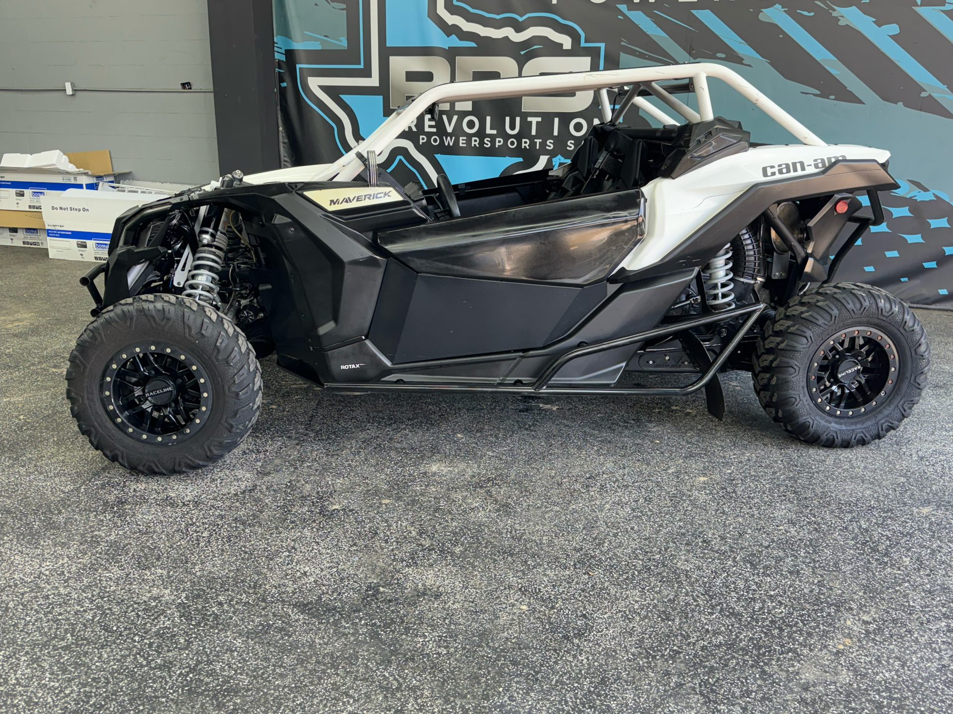 2019 Can-Am Maverick X3 Turbo R in Conroe, Texas - Photo 2