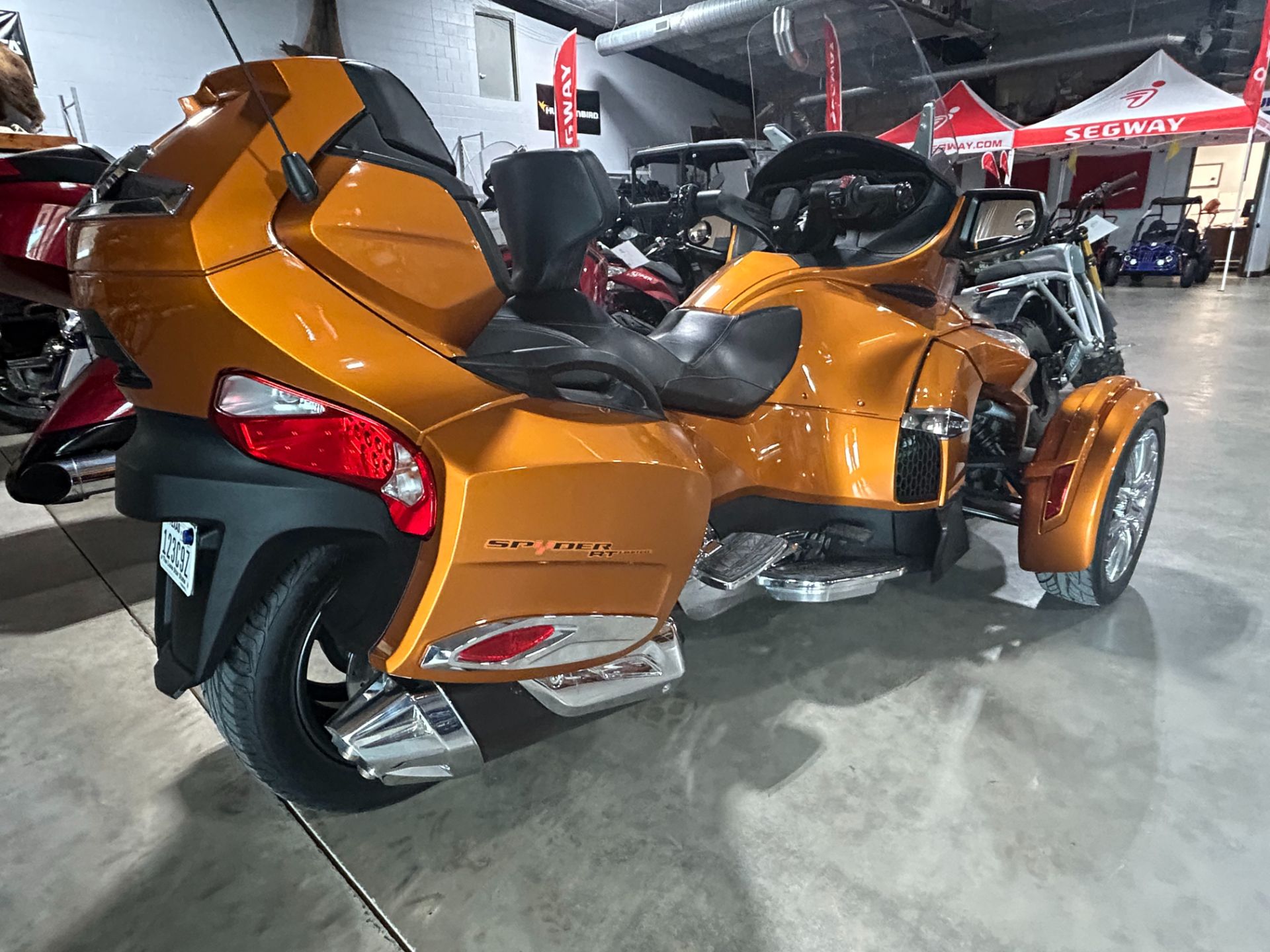 2014 Can-Am Spyder® RS SE5 in Waco, Texas - Photo 3