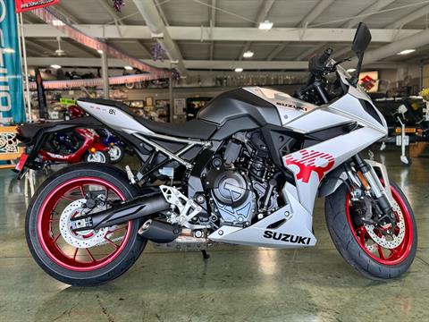 2024 Suzuki GSX-8R in Pine Bluff, Arkansas - Photo 2