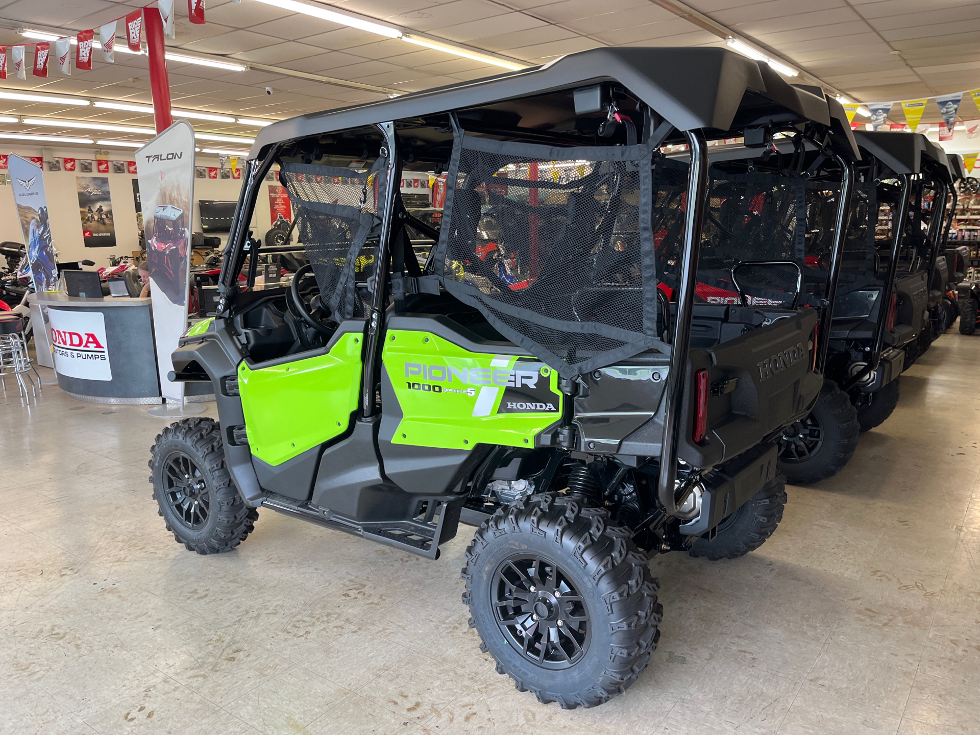 2023 Honda Pioneer 1000-5 Deluxe in Greeneville, Tennessee - Photo 4