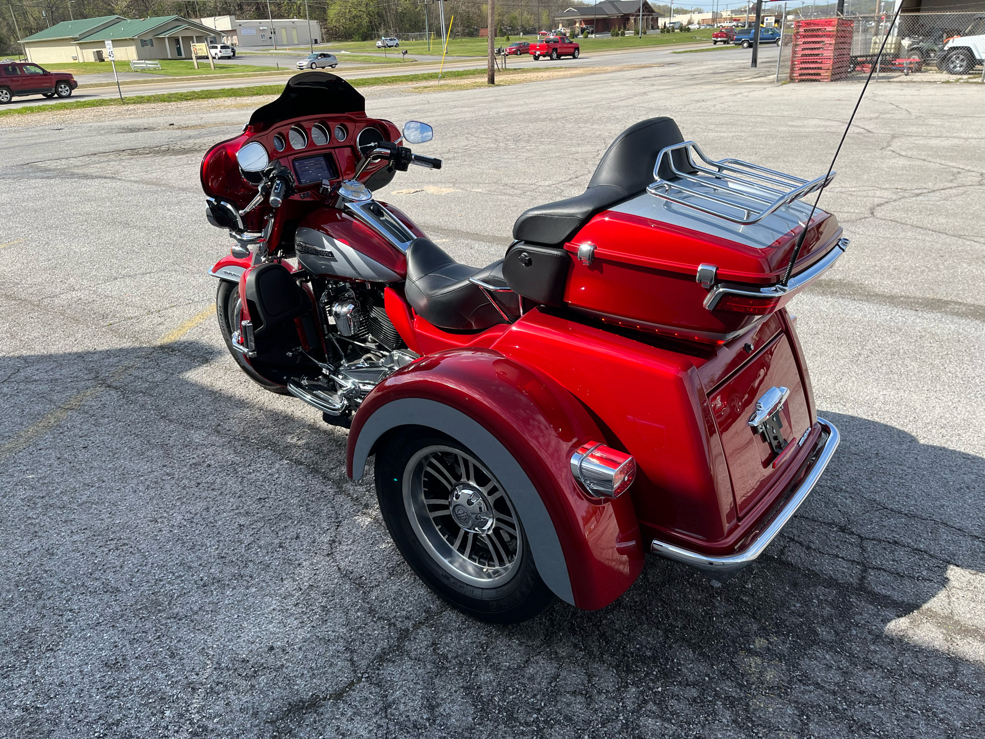 2019 Harley-Davidson Tri Glide® Ultra in Greeneville, Tennessee - Photo 6